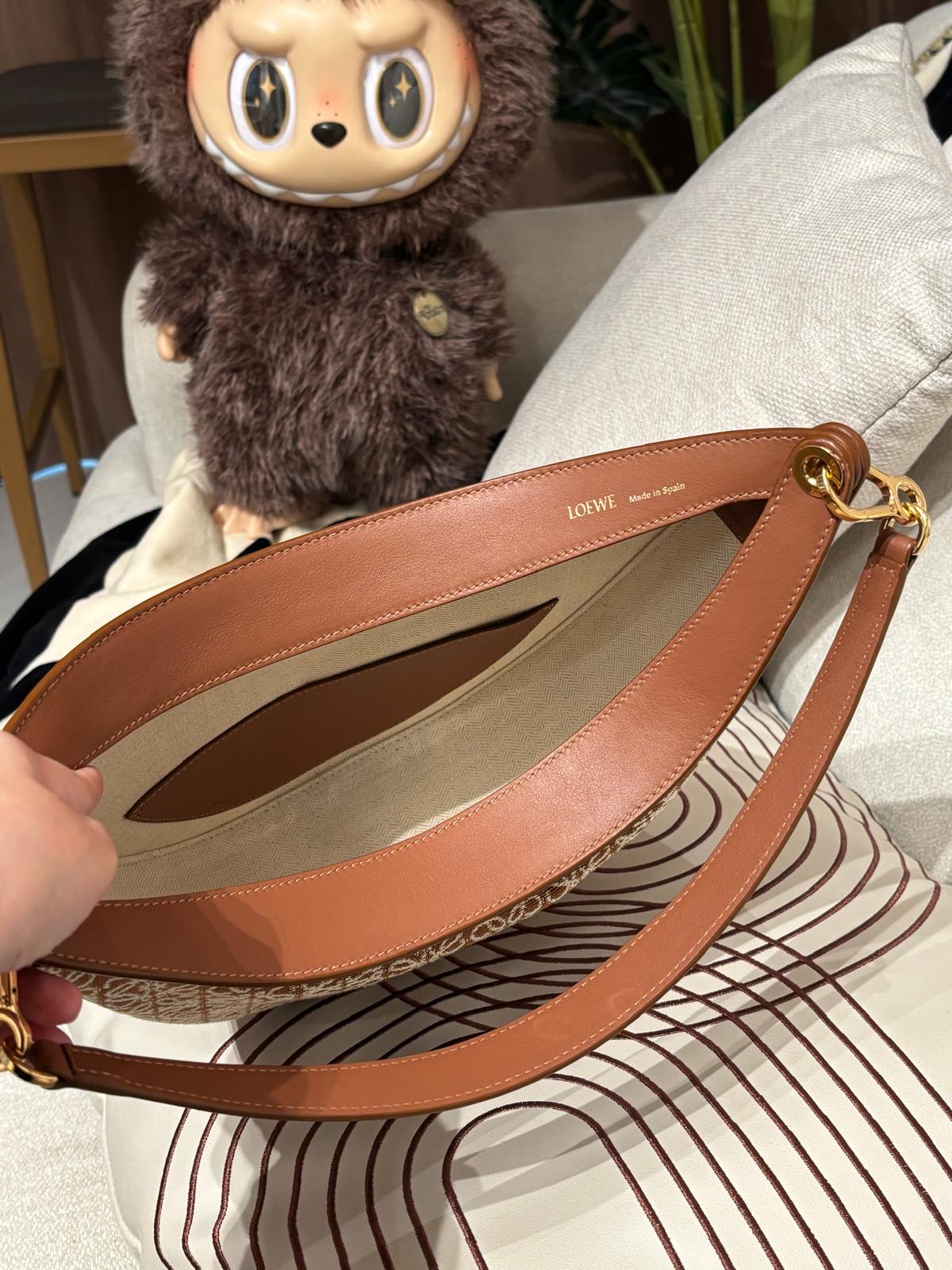 LOEWE LUNA hobo Bag 100%Authentic,98%new✅dust bag 