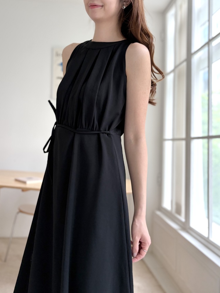 Pleated Halter Maxi Dress (Black)