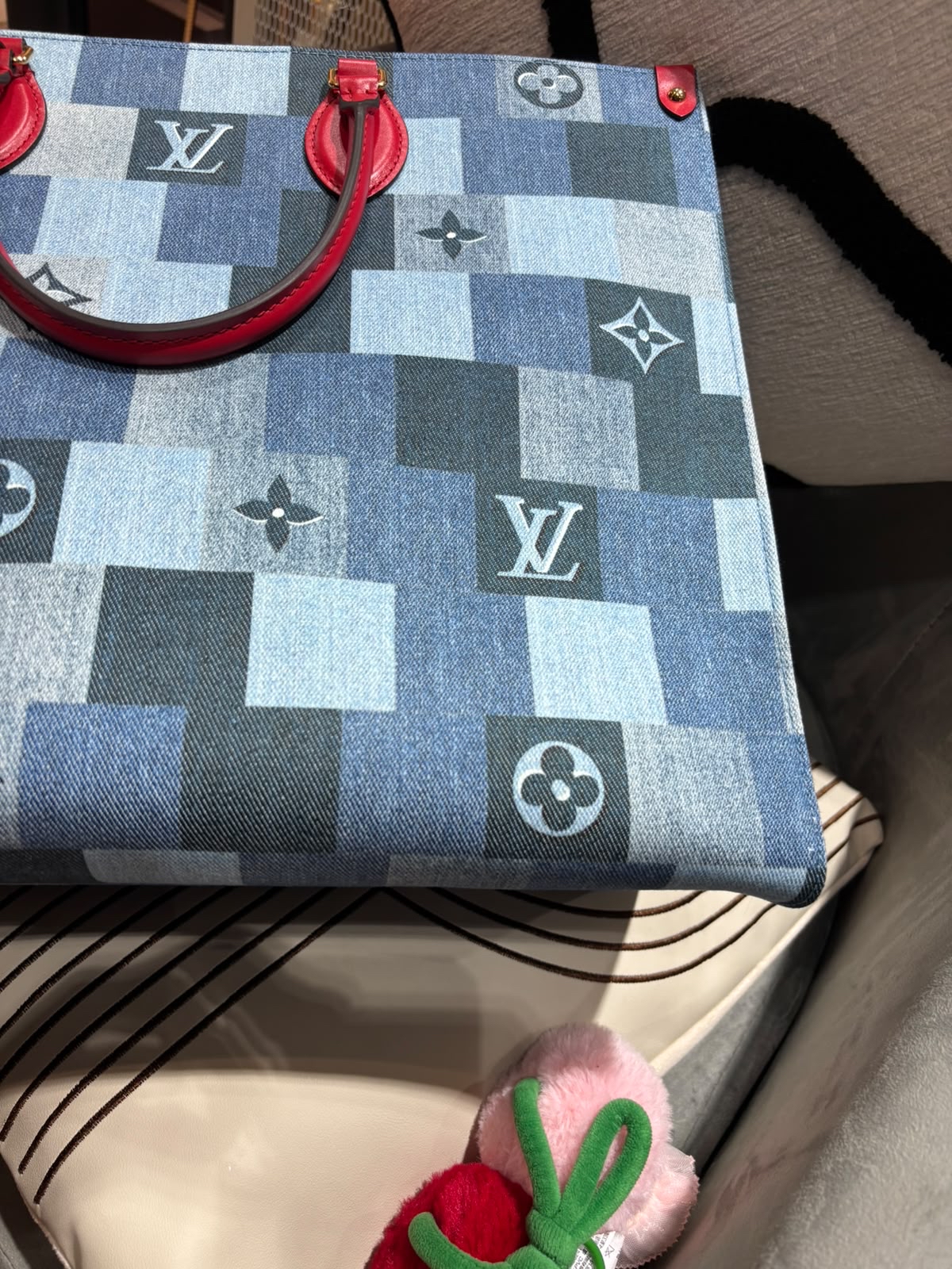 Lv OnTheGo M44992 Denim 限量版patch work 牛仔布100%Authentic, unused 99%New ✅Dust bag