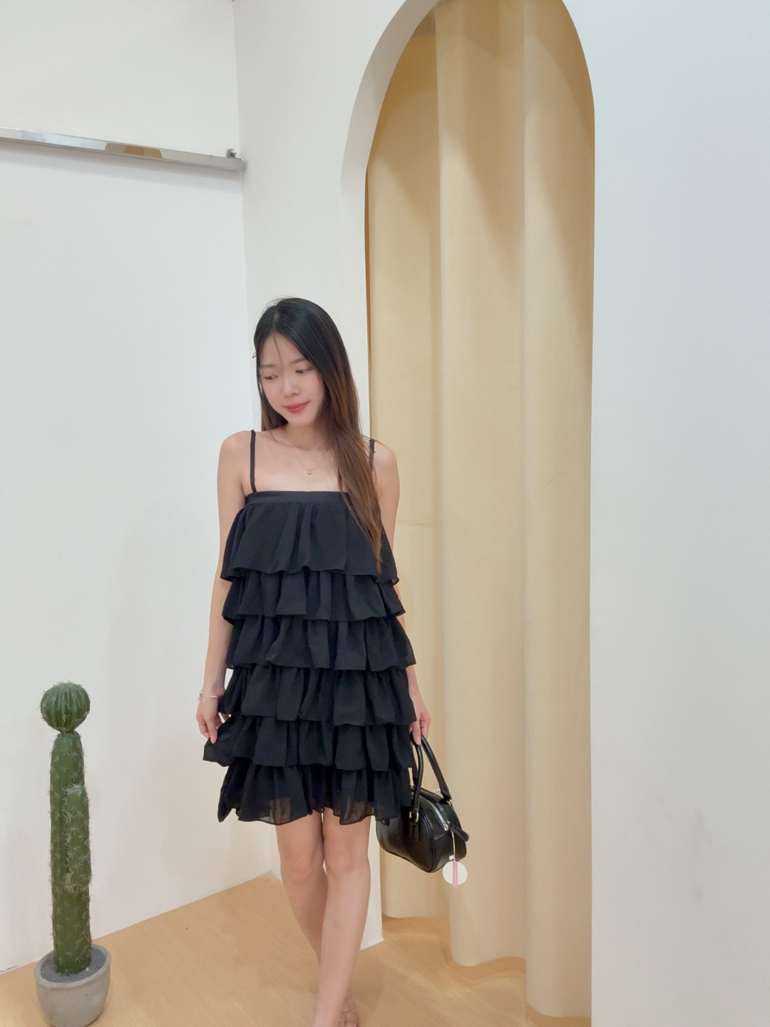 甜美风层层吊带蛋糕连身裙 R3188