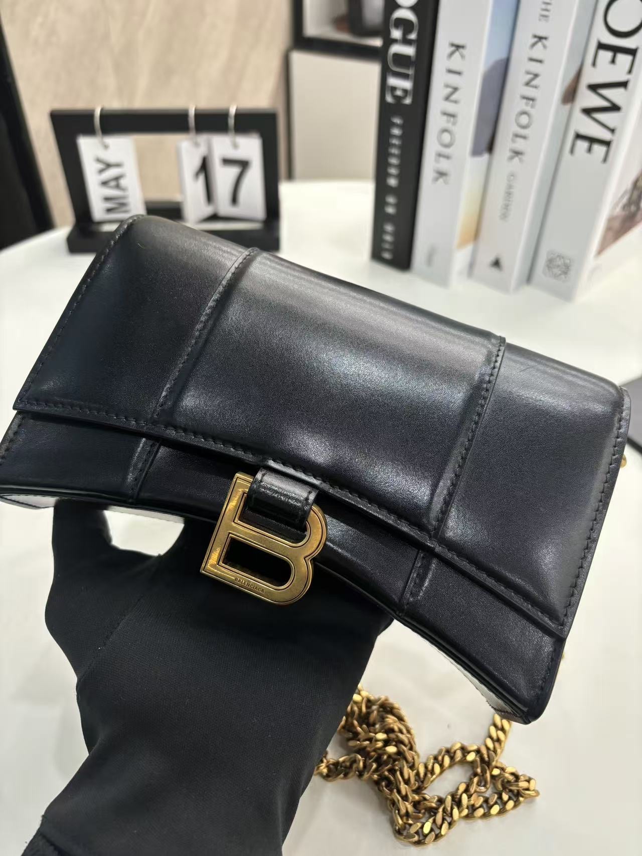 【預訂貨品】巴黎世家黑金沙漏包