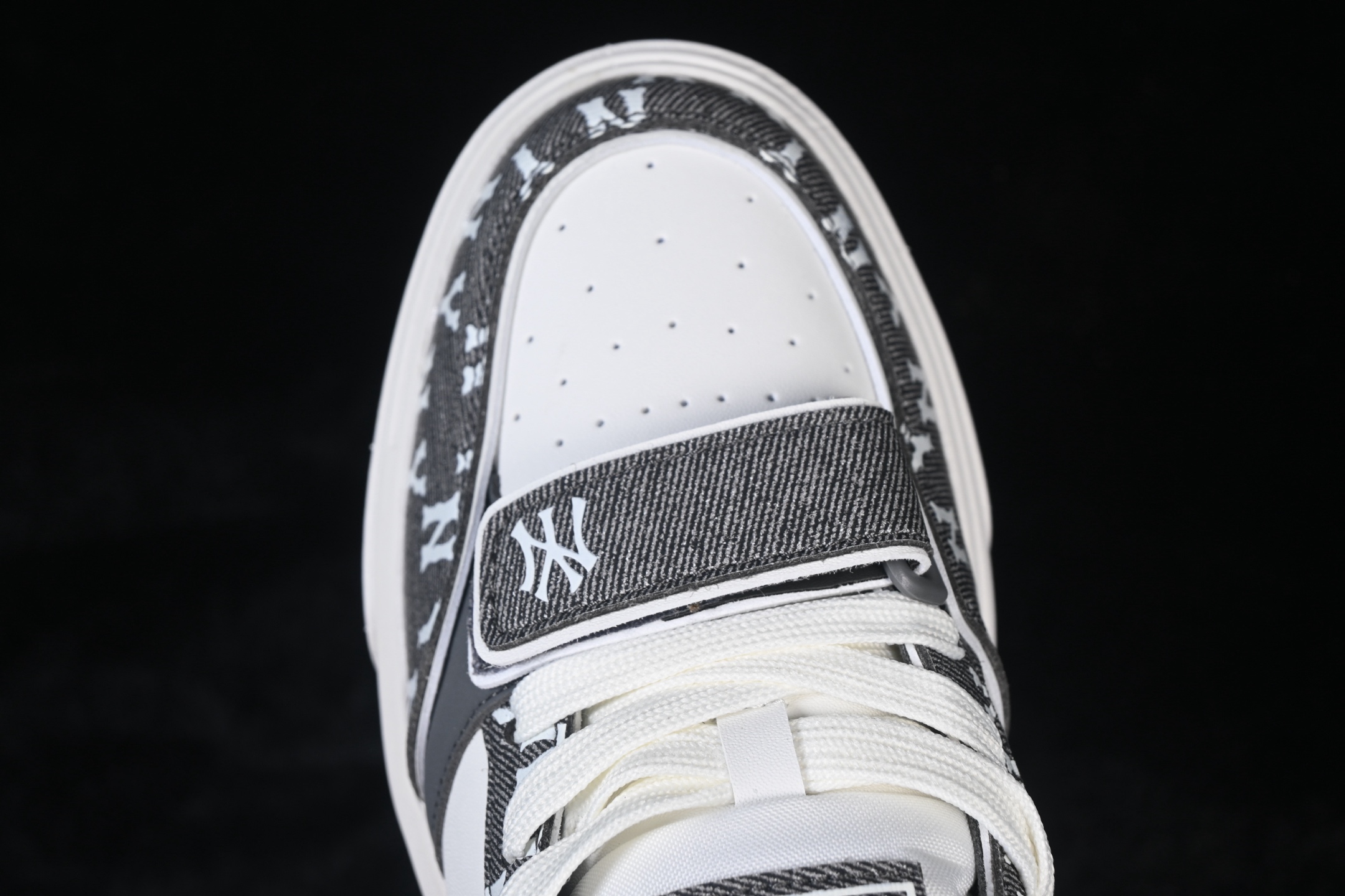 MLB Chunky Liner Pocket Monogram 