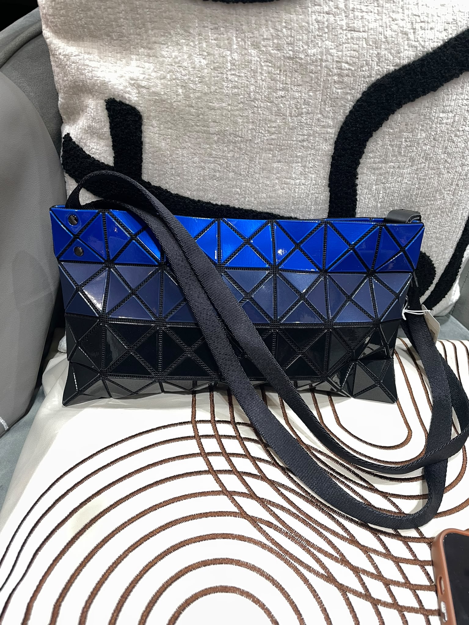 Issey miyake BaoBao crossbody Bag  100%Authentic,98%new