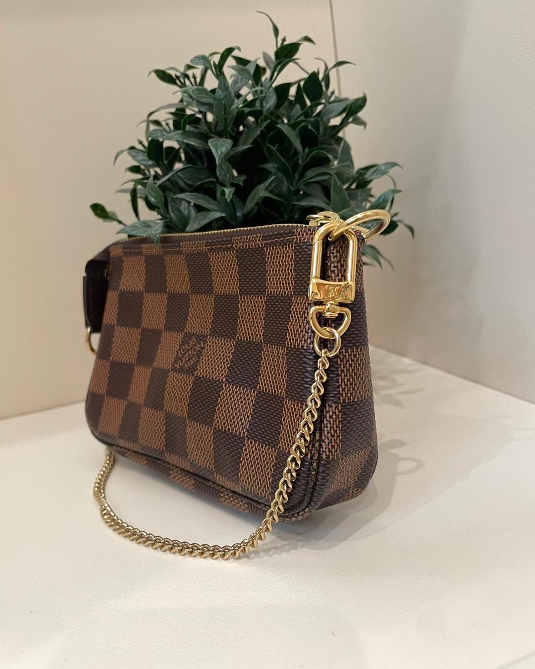 LV Mini Pochette 100%Authentic, 99%New ✅box