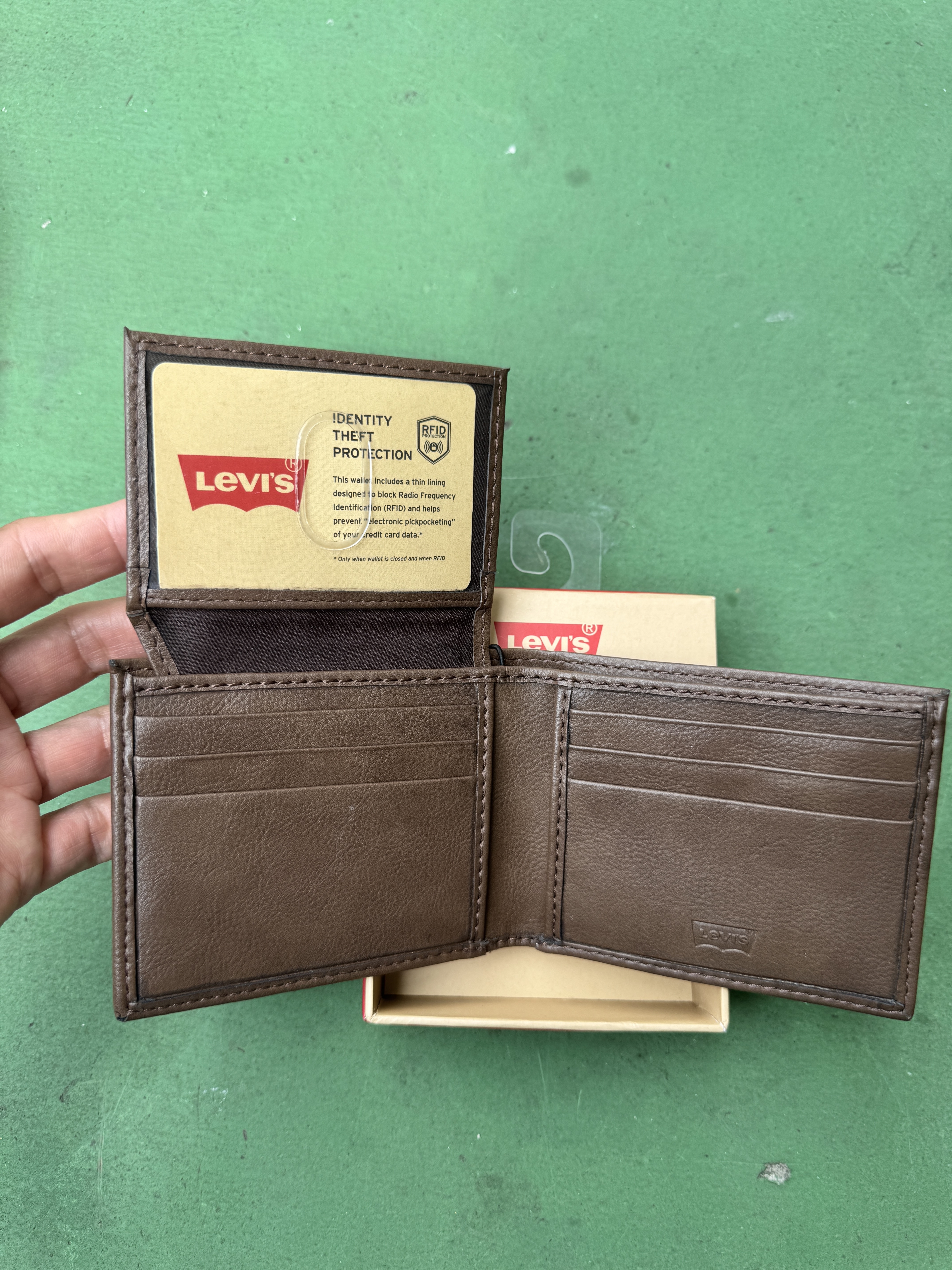Levi’s啡色皮銀包 (香港現貨)