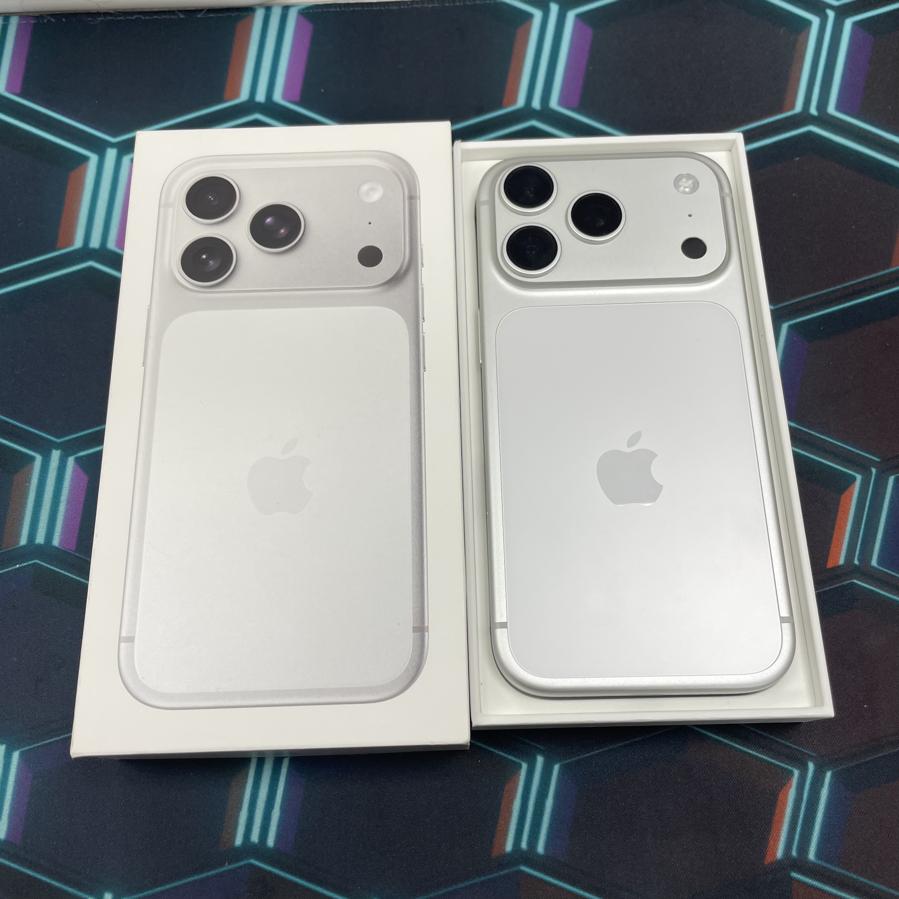 *6326 17 pro 勁靚機 256GB 電98 銀色 sliver