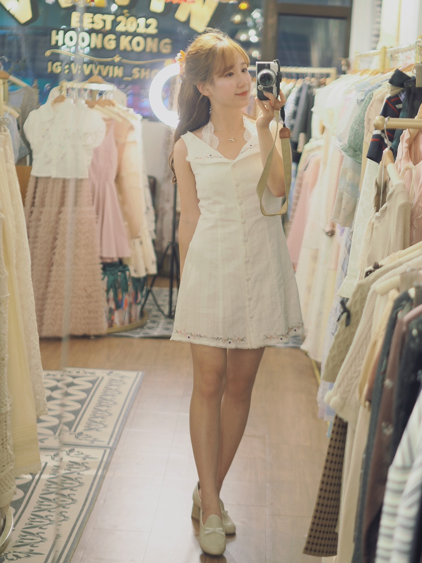 刺繡花短款連身裙