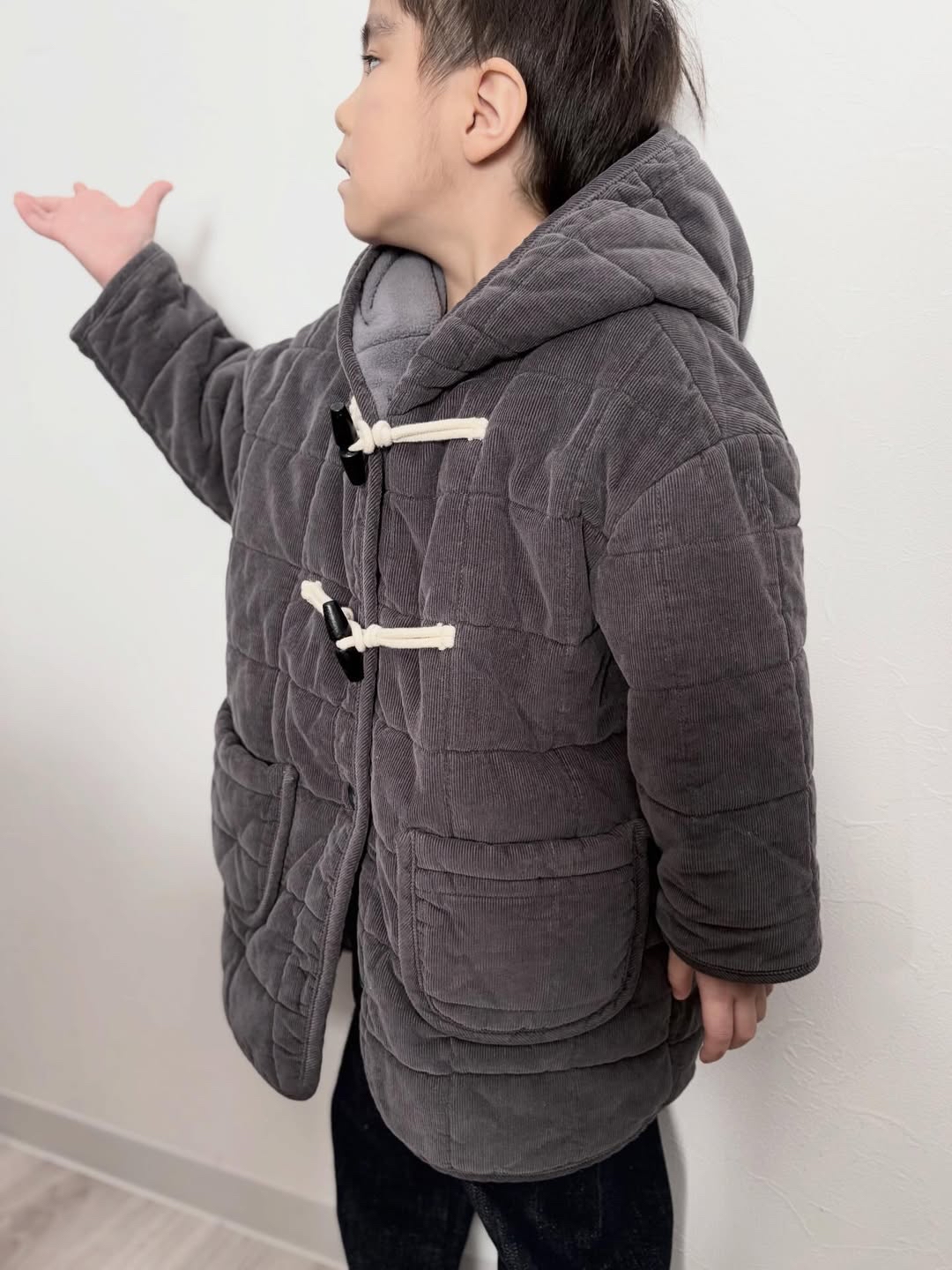 Bonito |有帽牛角夾棉外套(深灰色較淺色L105-115)