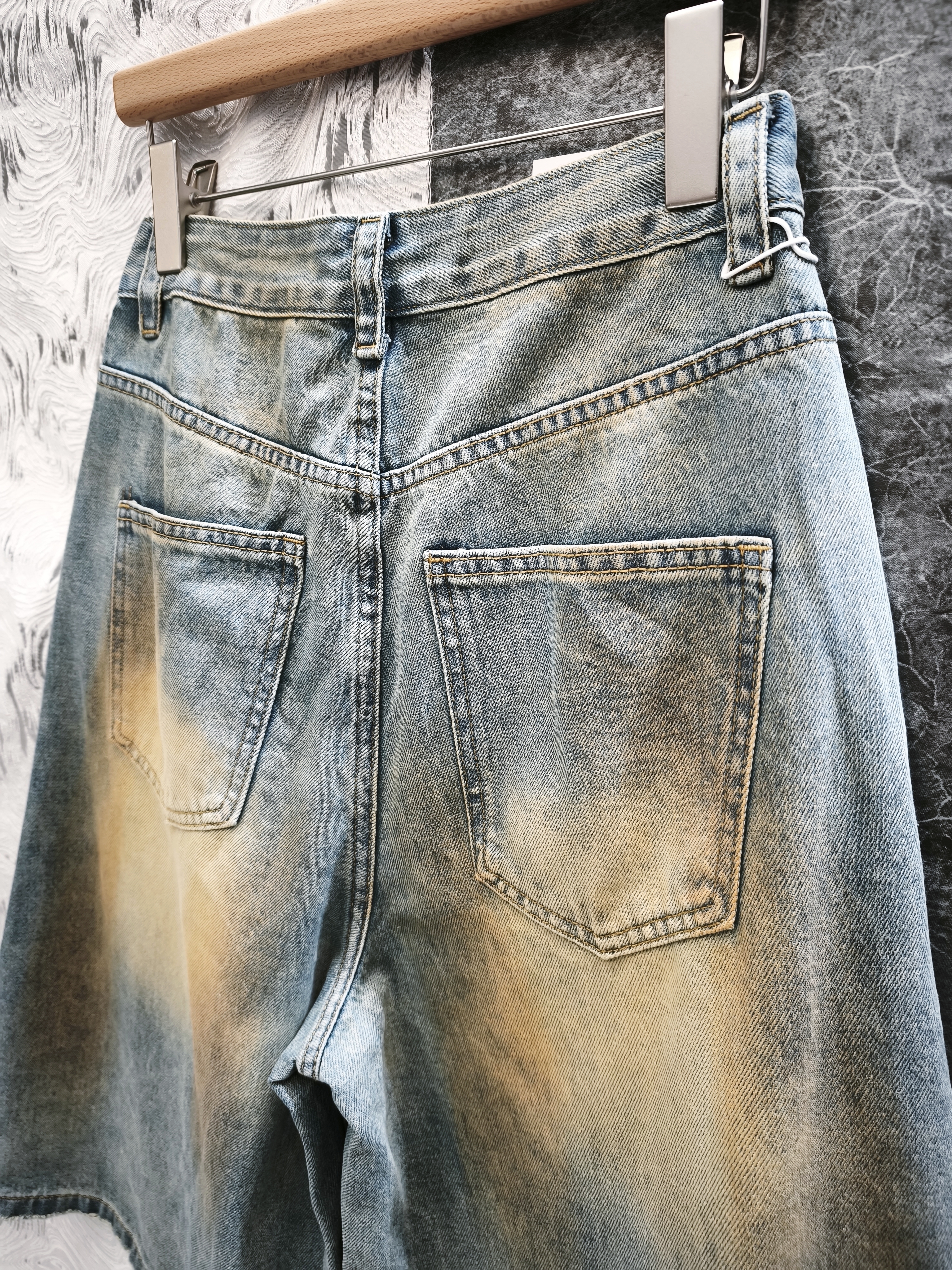 做舊色七分牛仔褲