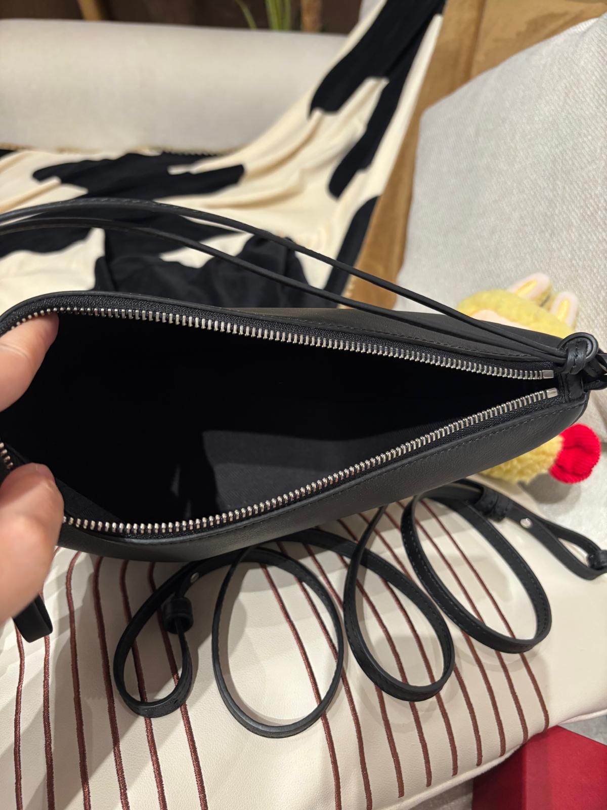全新未使用品 Loewe Mini Hammock hobo in classic calfskin 黑色牛皮 100%Authentic, 全新未使用品 Unused ✅Booklet ✅Dust bag