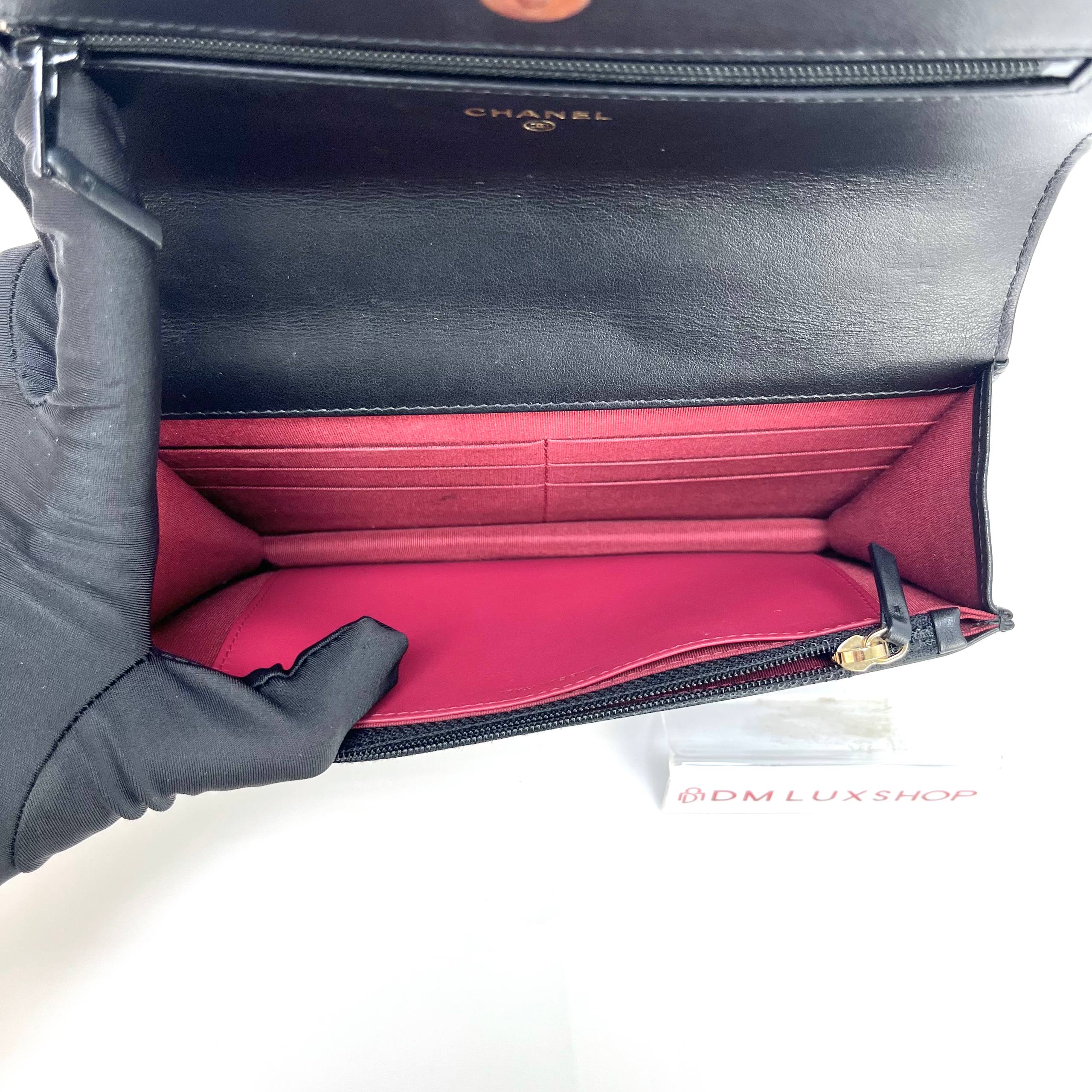 Chanel 19 WOC Black Goatskin (Series 29, Y: 2019)