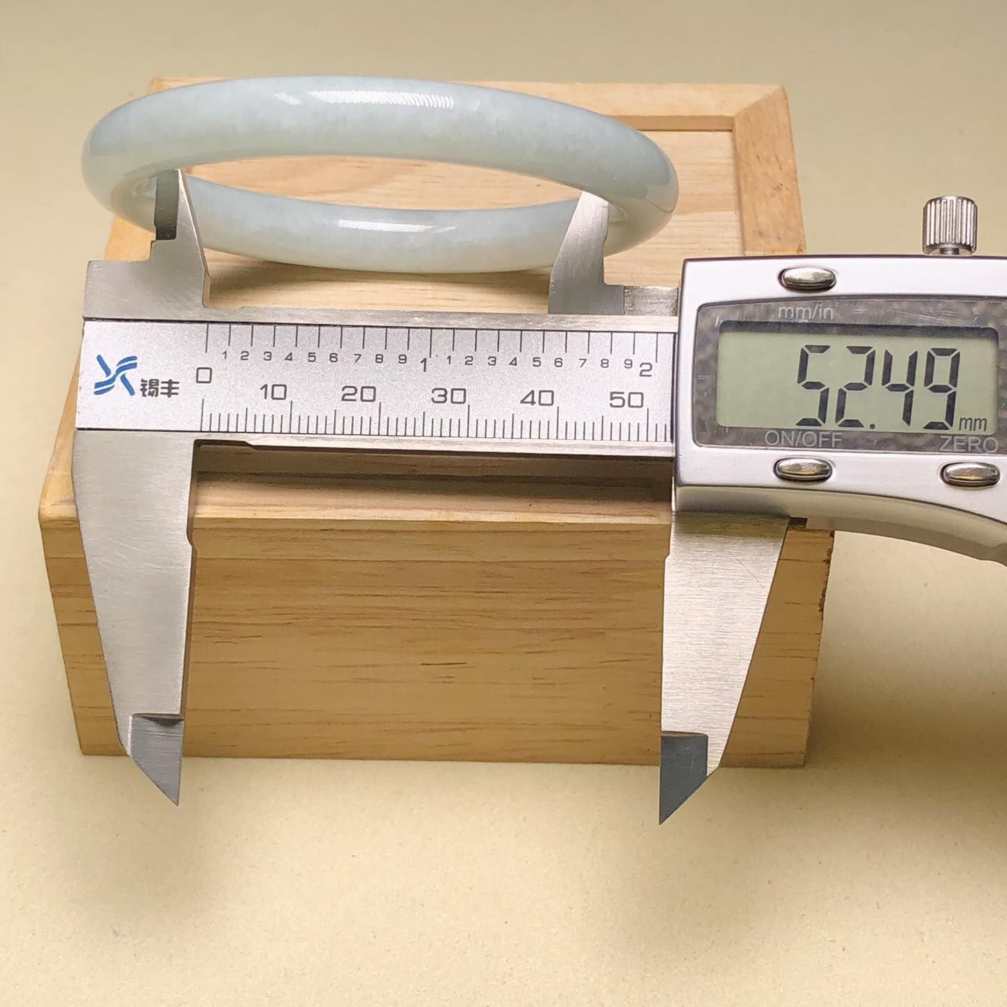 擺三橋蘋果綠圓鐲52.5mm