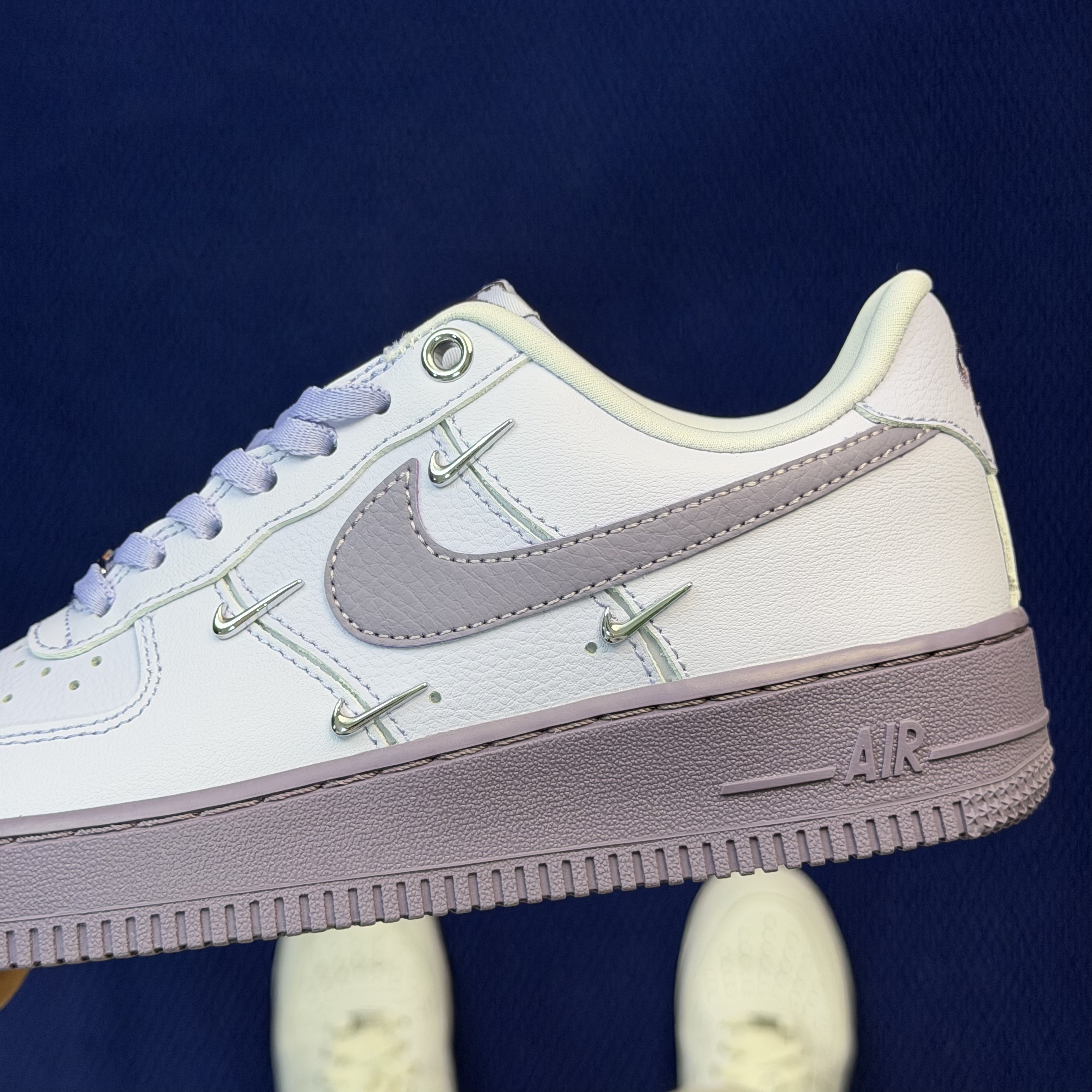 Nike Air Force 1 '07 LX IX5253-555
