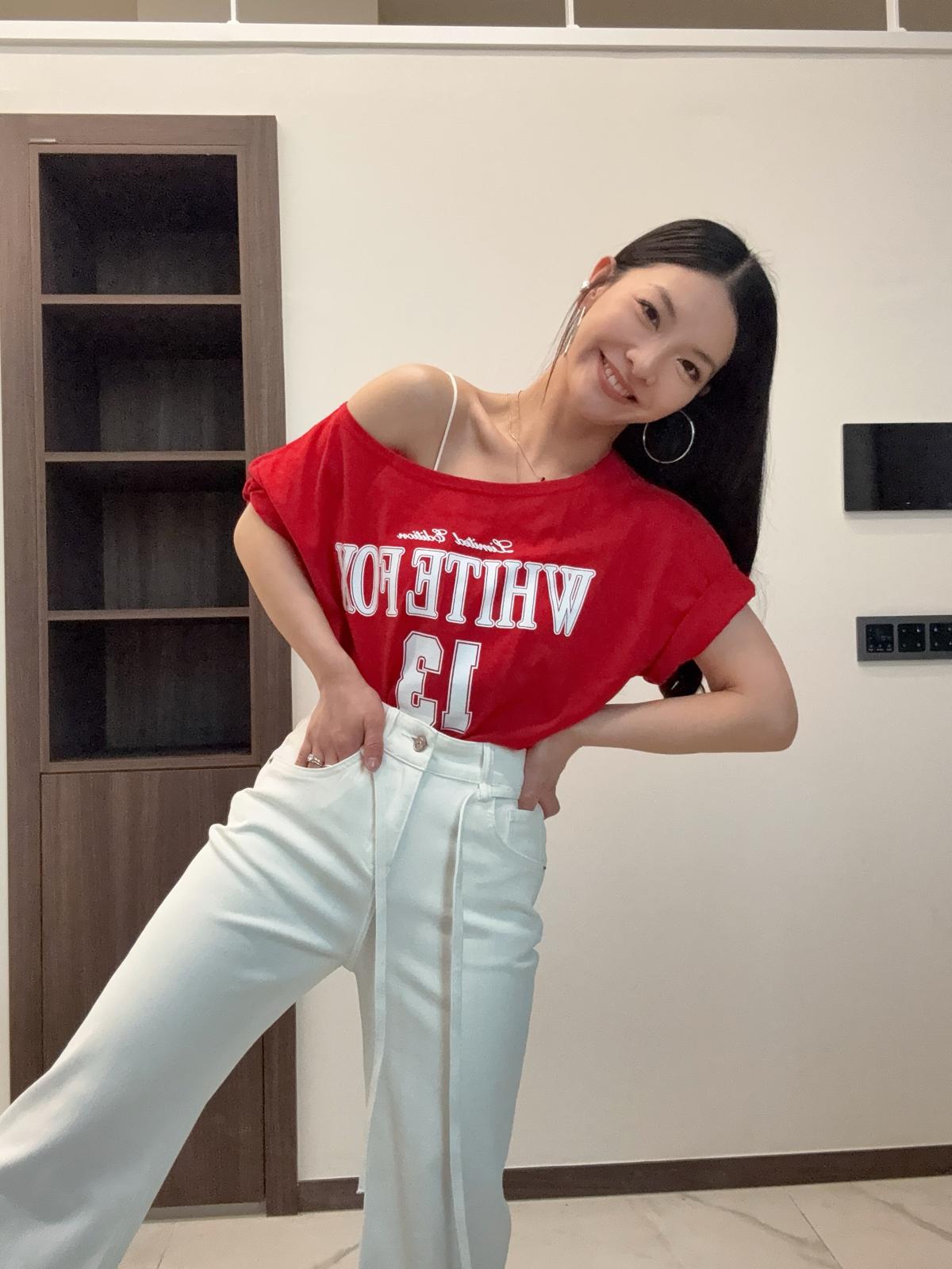 F09 單邊露膊英文字tee