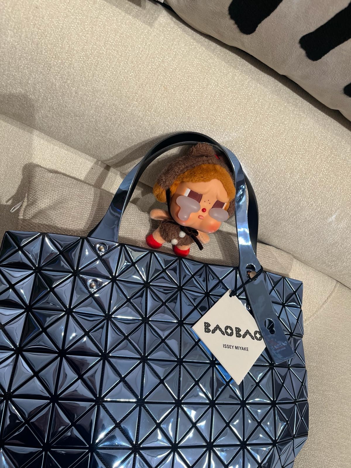 Issey Miyake Bao Bao Tote bag冰塊藍色 39.5cm 10x10 100%Authentic,99%new unused✅certificate✅dust bag 