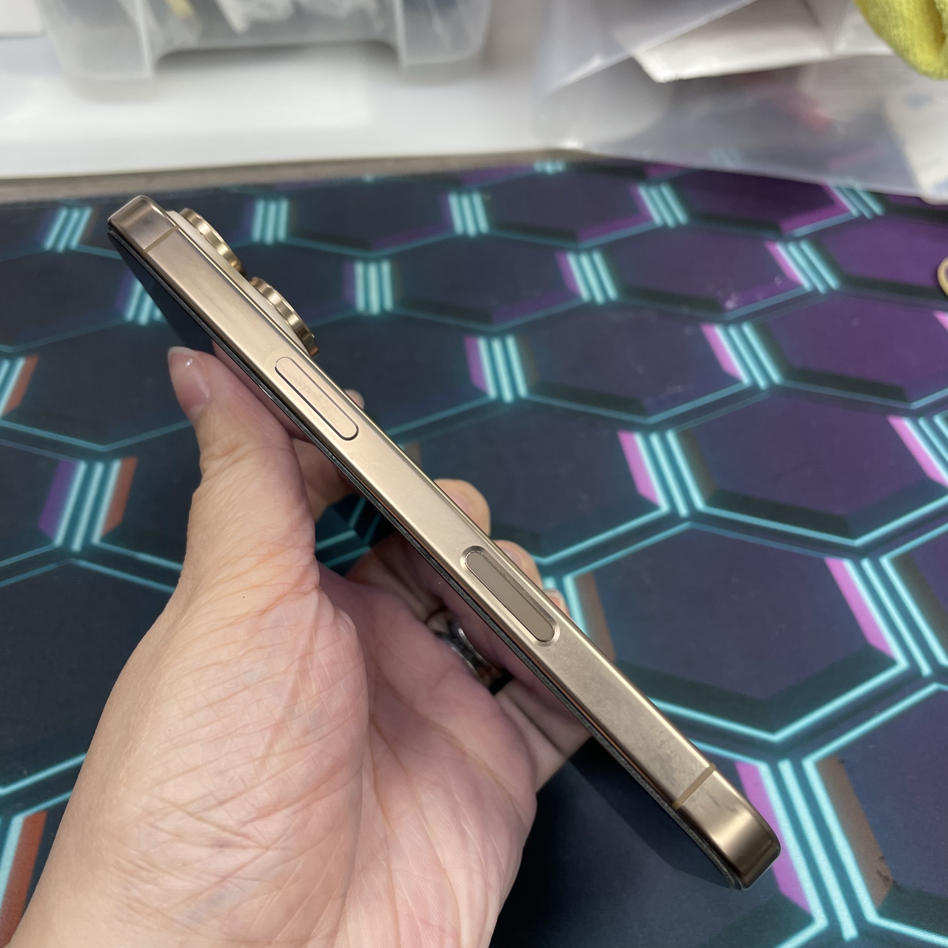 *7917 16 pro 完美機 256GB 電90 沙色 gold