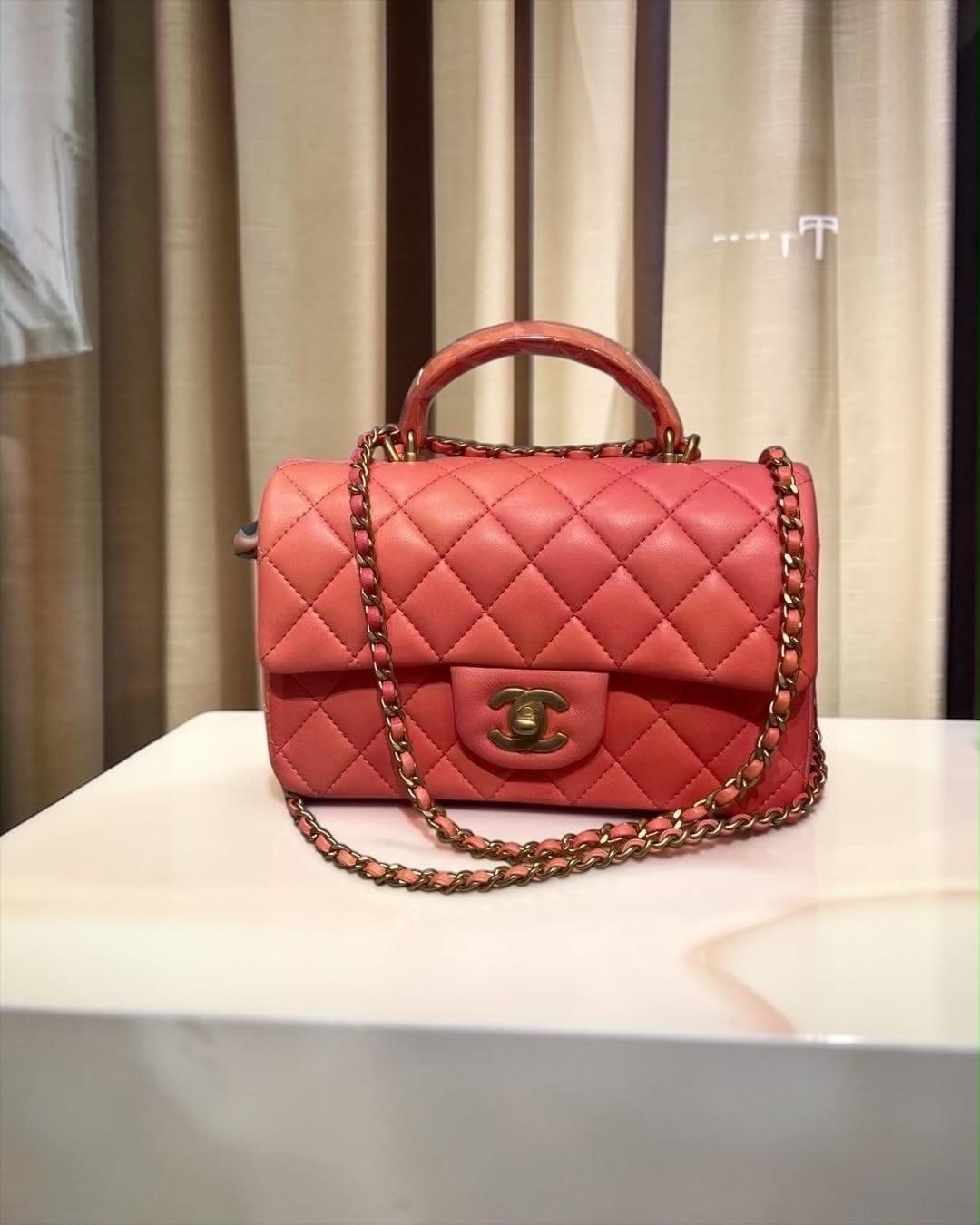 全新 Chanel mini flap bag with handle cf20cm 100%Authentic,100% new全新貨品   ✅專門店收據✅晶片✅dust bag✅盒