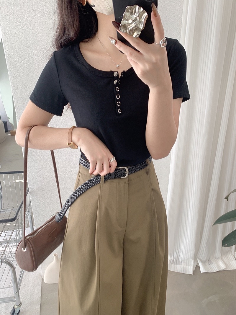 纯色正肩Tee 简约小纽扣设计