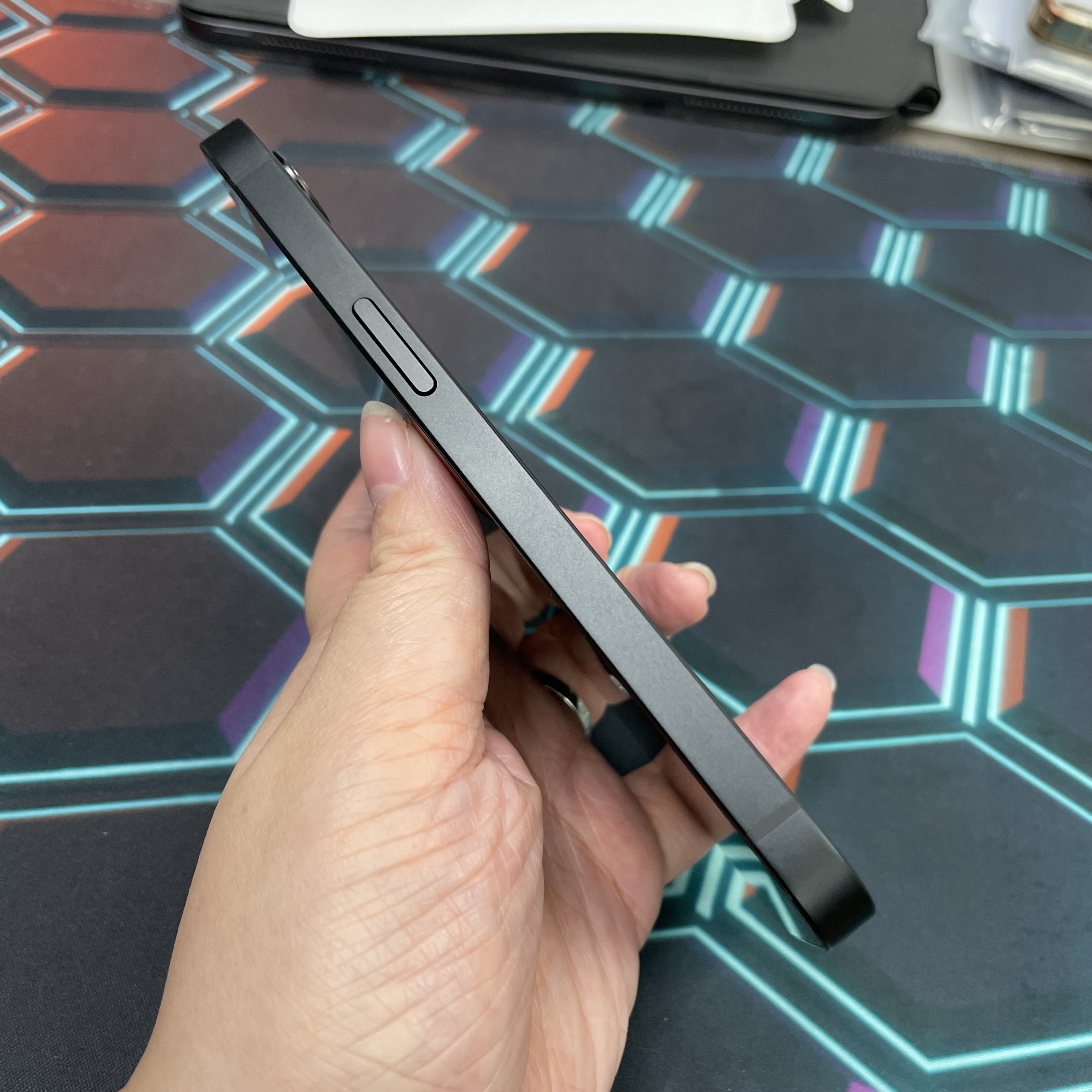 *8123 17e 未使用品 256GB 電100 黑色 black