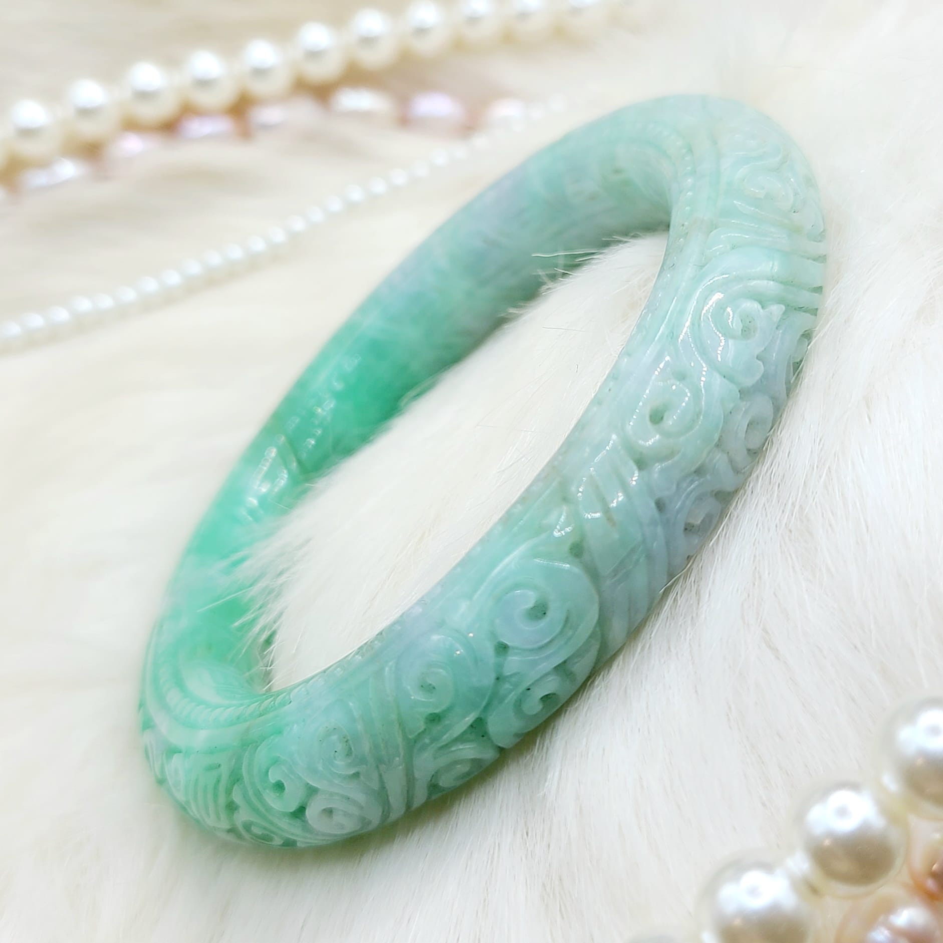 糯冰種陽綠花青翡翠祥雲雕花手鐲 