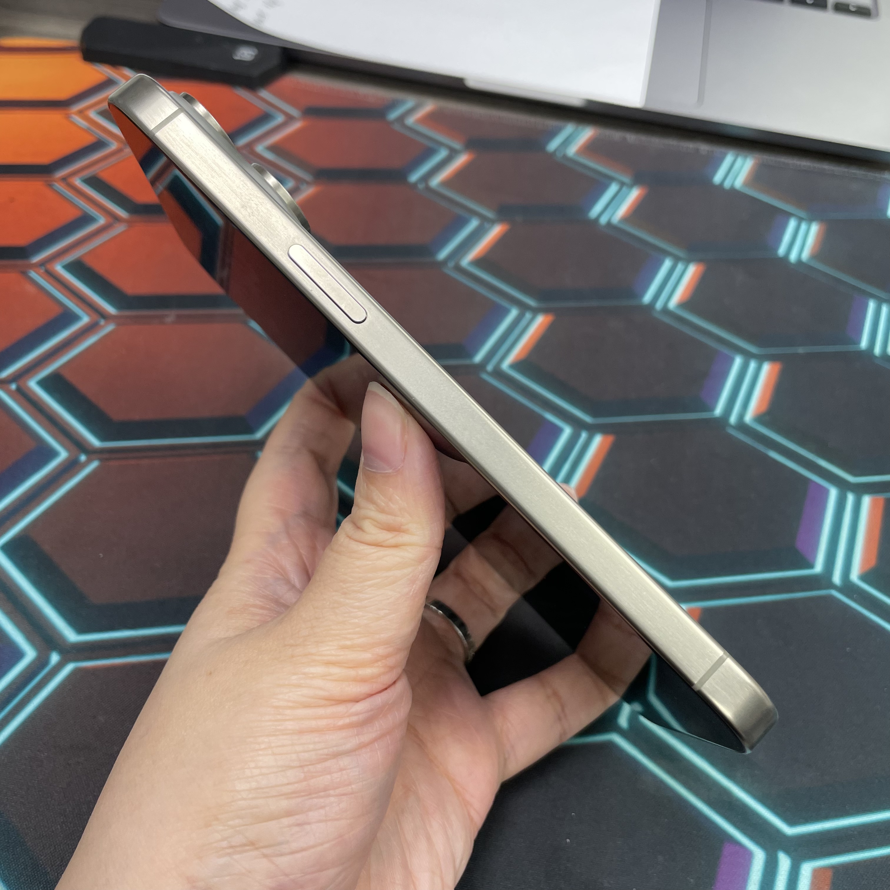 *8408 15 Pro max 完美機 1TB 電85 原色 gray