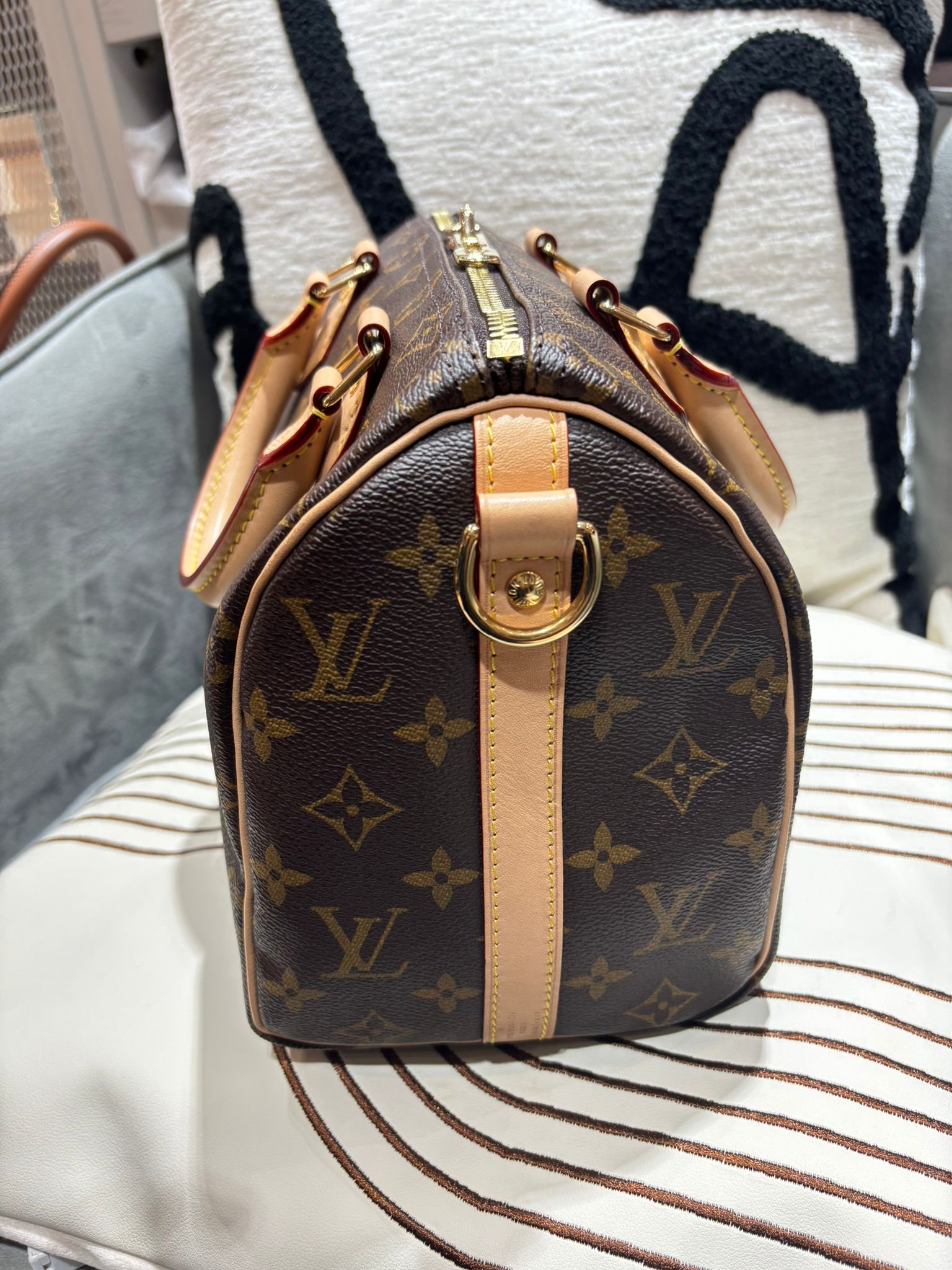 LV speedy Bandoulière 25 monogram 100%Authentic, 98%New  ✅Key Lock ✅長肩帶✅塵袋✅box