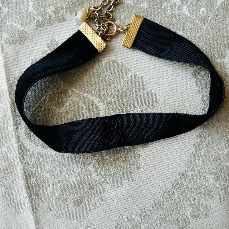 Vintage Recomposed Czechoslovakian Blue Glass Cameo Velvet Choker (NZ068)