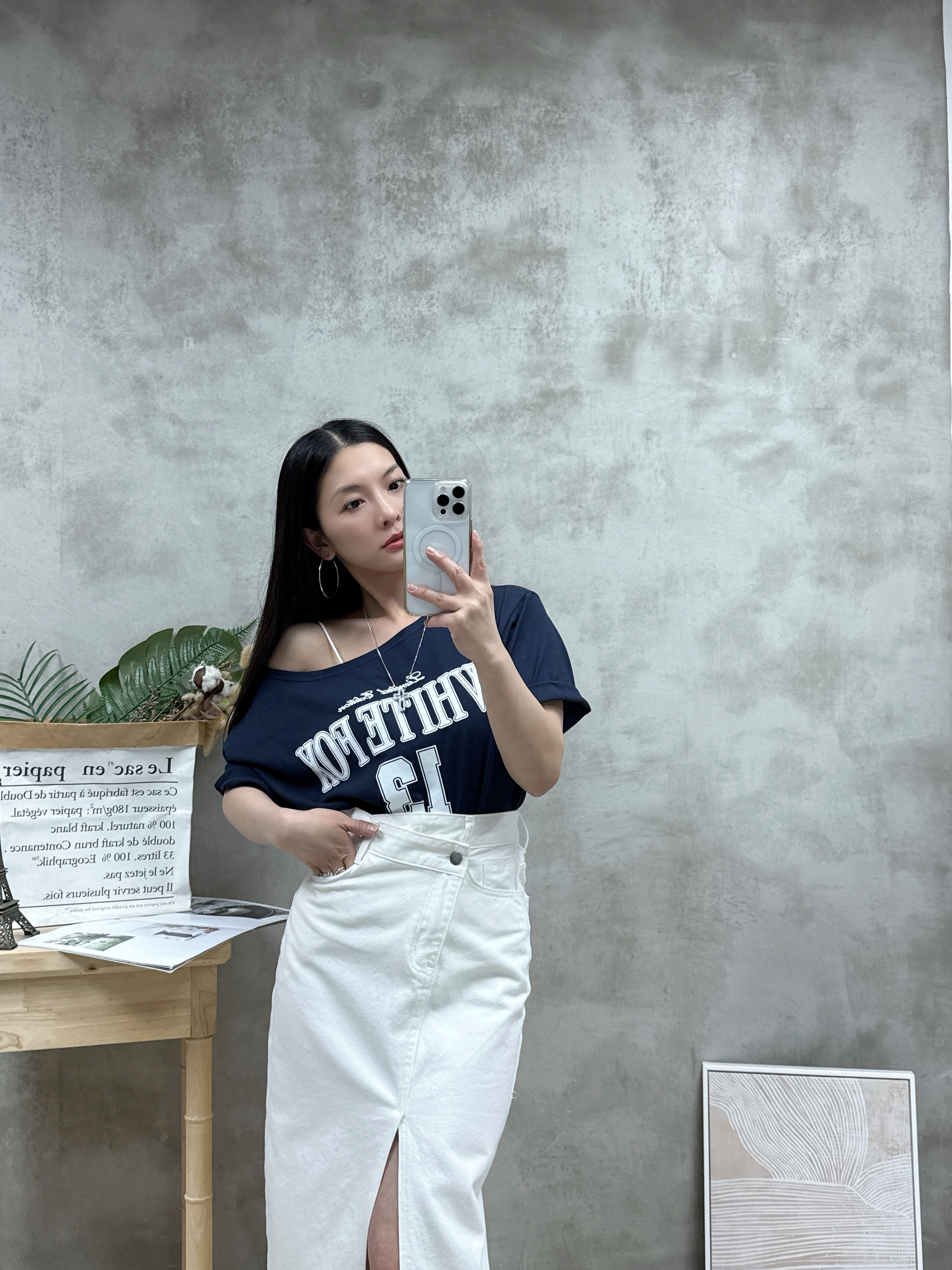 F09 單邊露膊英文字tee