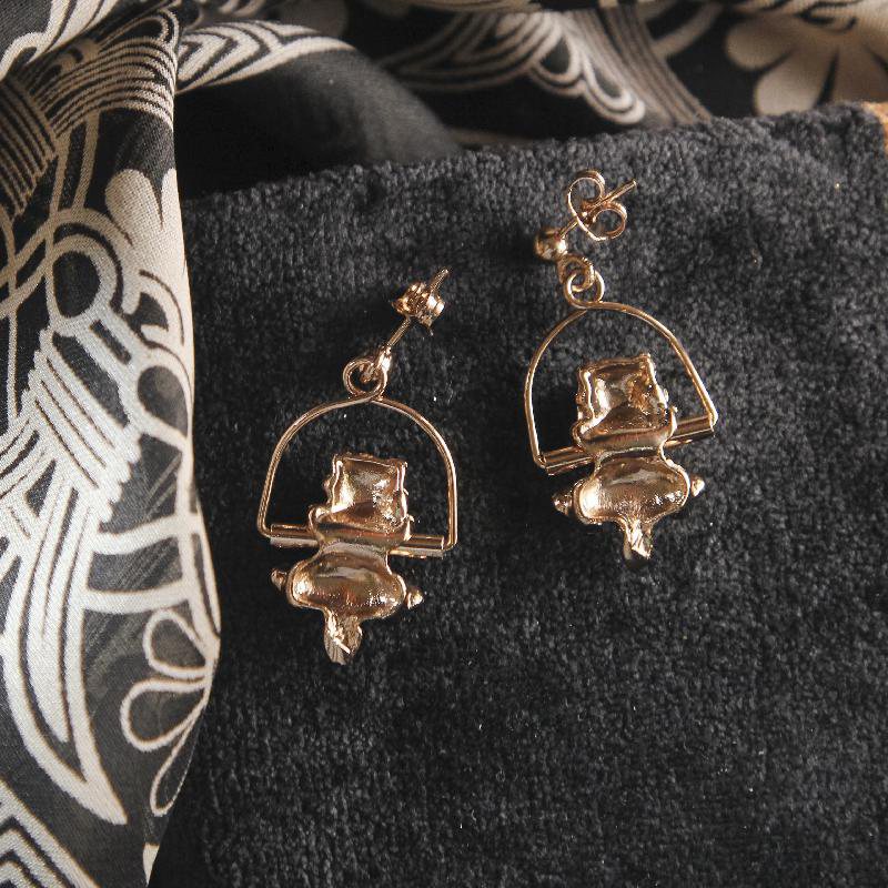 Brand New - Made in Florence Swinging Kitty Gold Plated Stud Dangle Earrings (NHIT15)