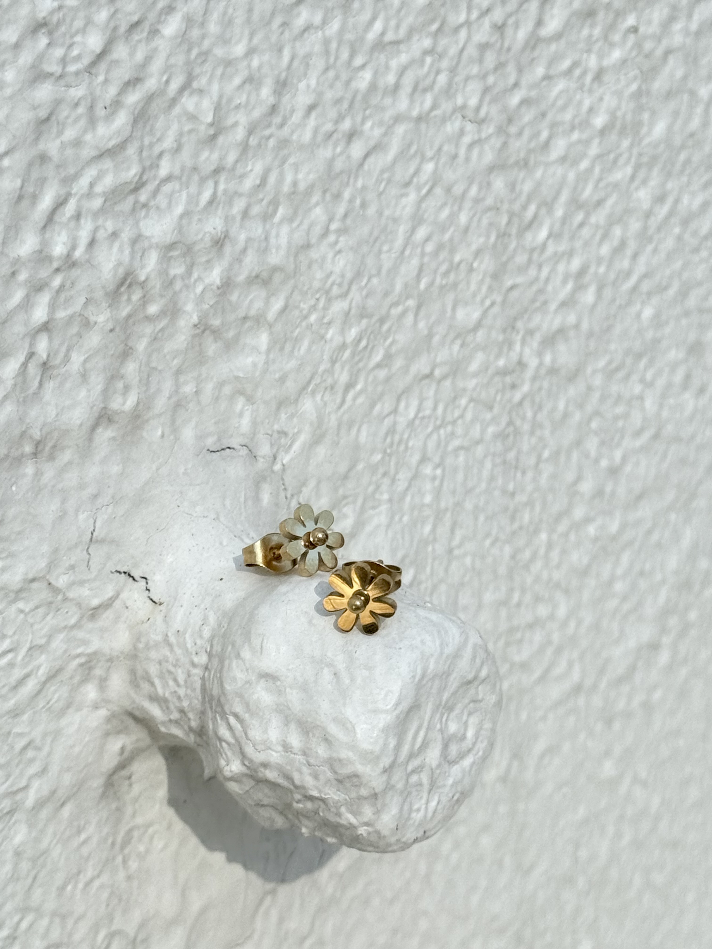 Gold flower stainless earring
