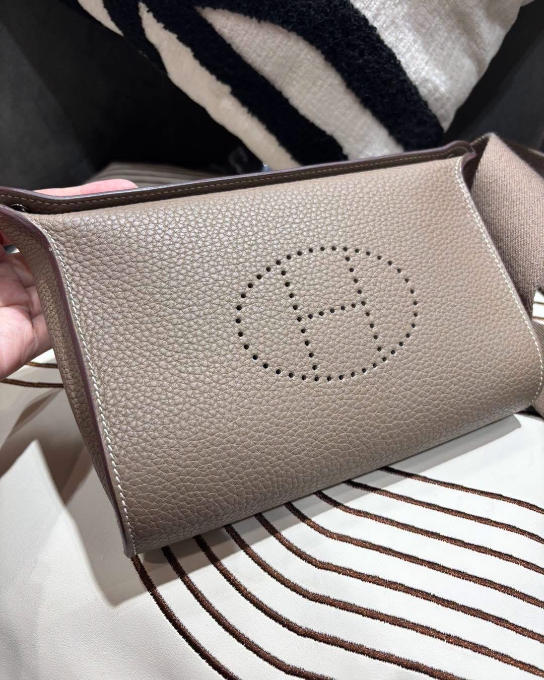 HERMES videpoches STAMP B ETOUPE  100%Authentic ,92%new ✅dust bag