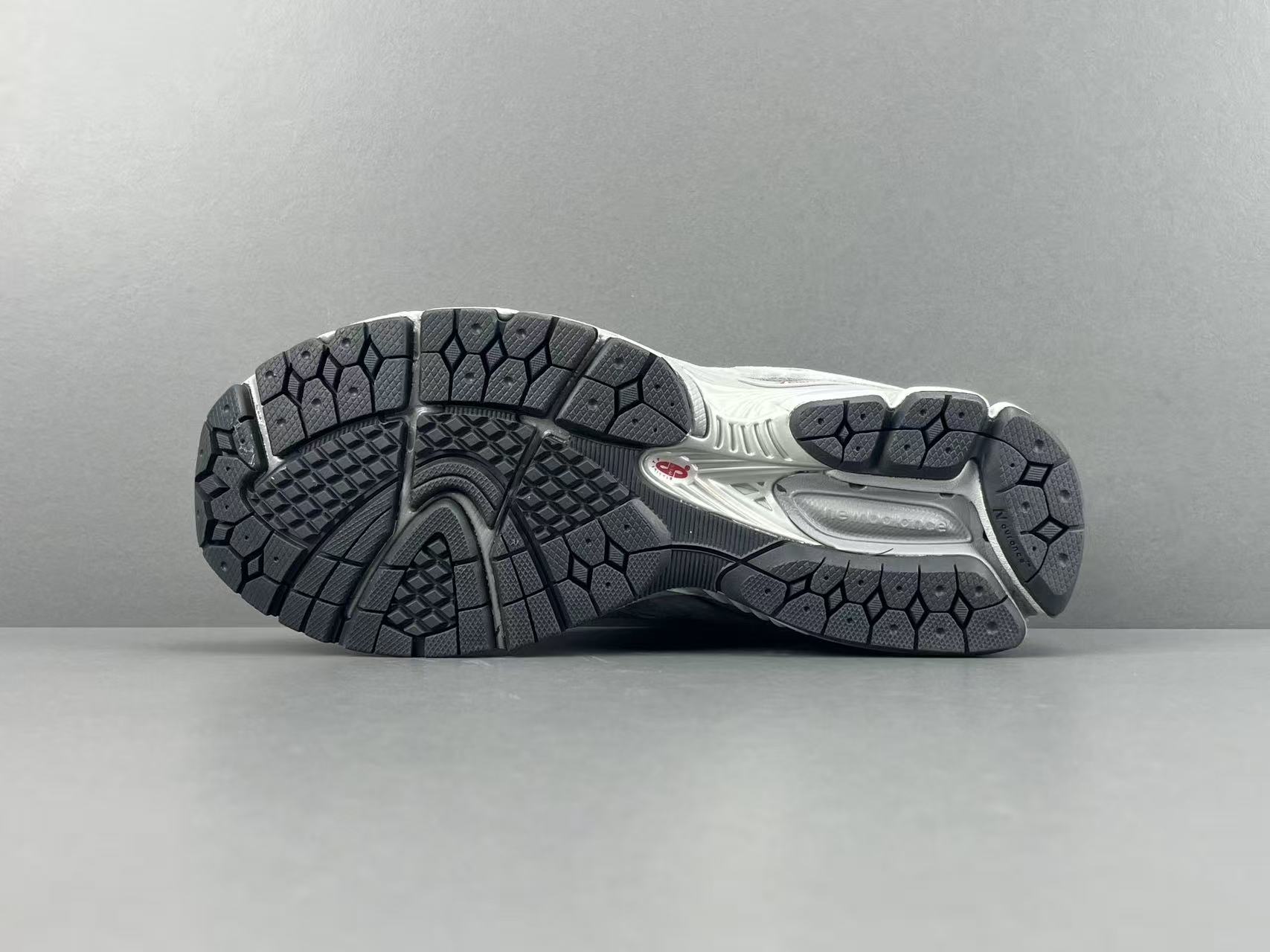 New Balance 2002R ML2002RHG