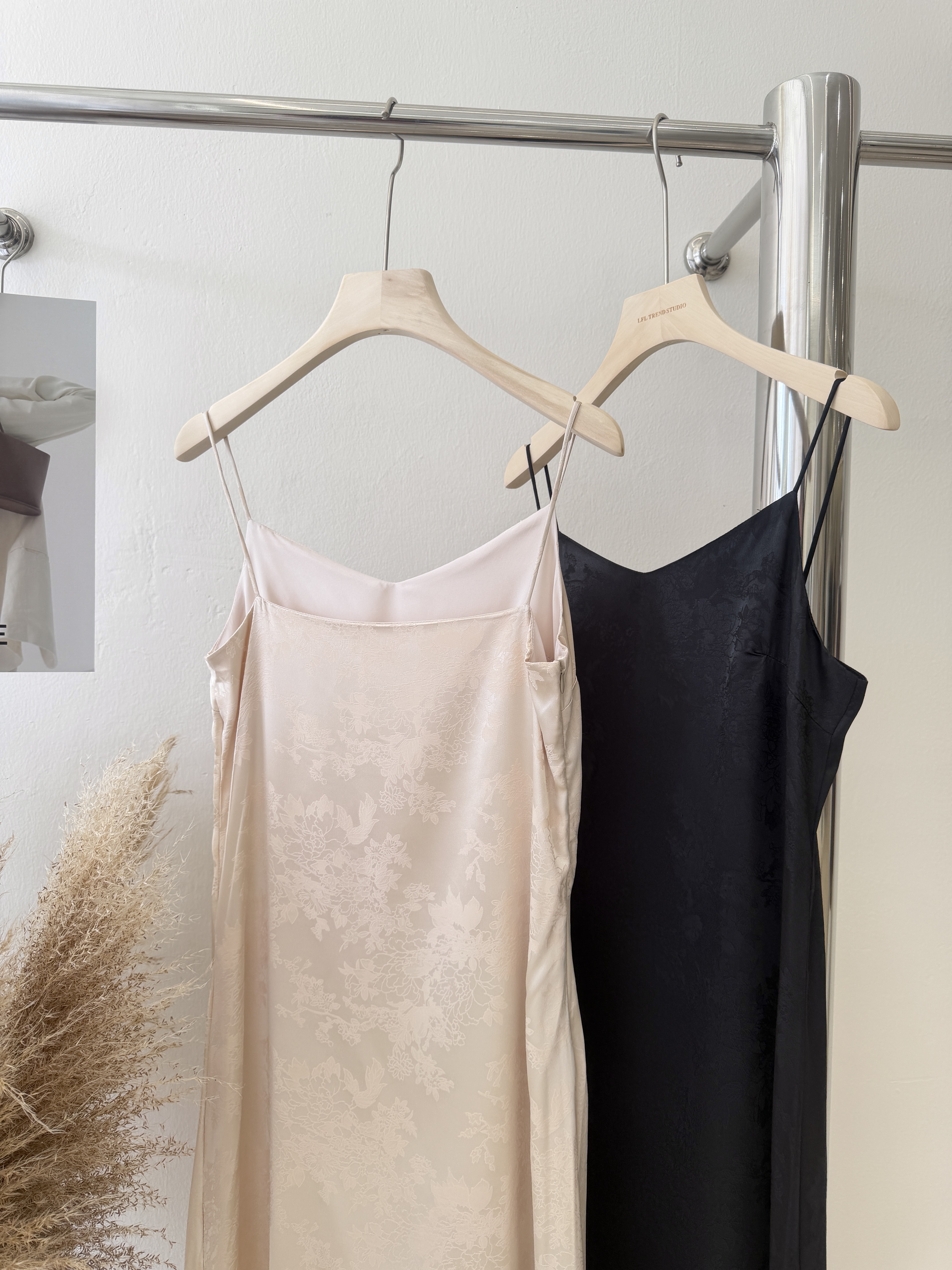 6751 气质缎面提花吊带连衣裙