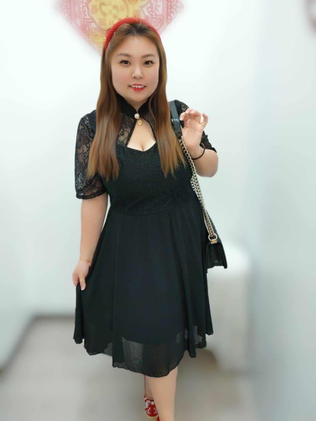 TT401 蕾丝镂空中式拼接连身裙