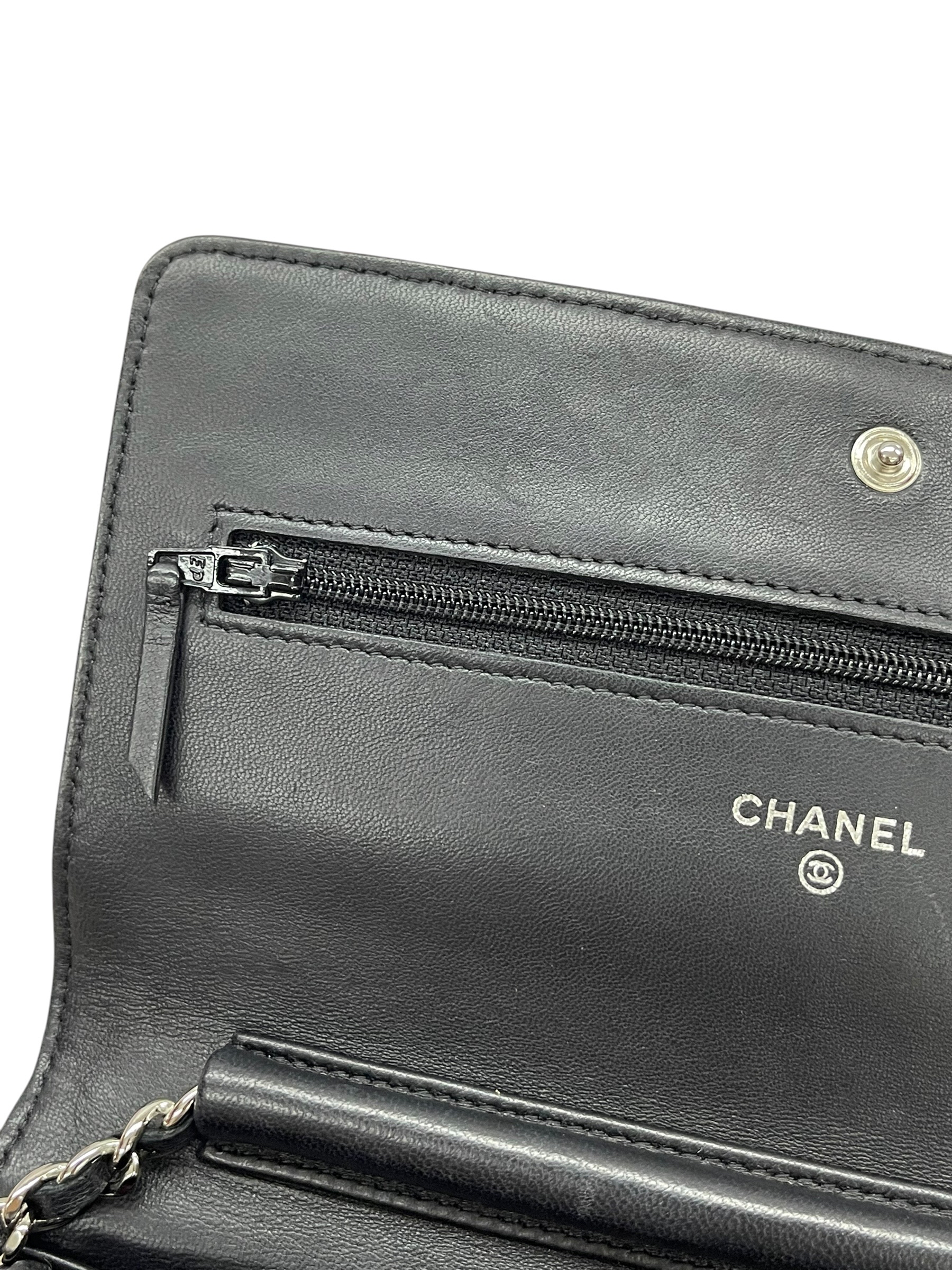 Pre-owned Chanel Classic Wallet on Chain / Product Code: 081701