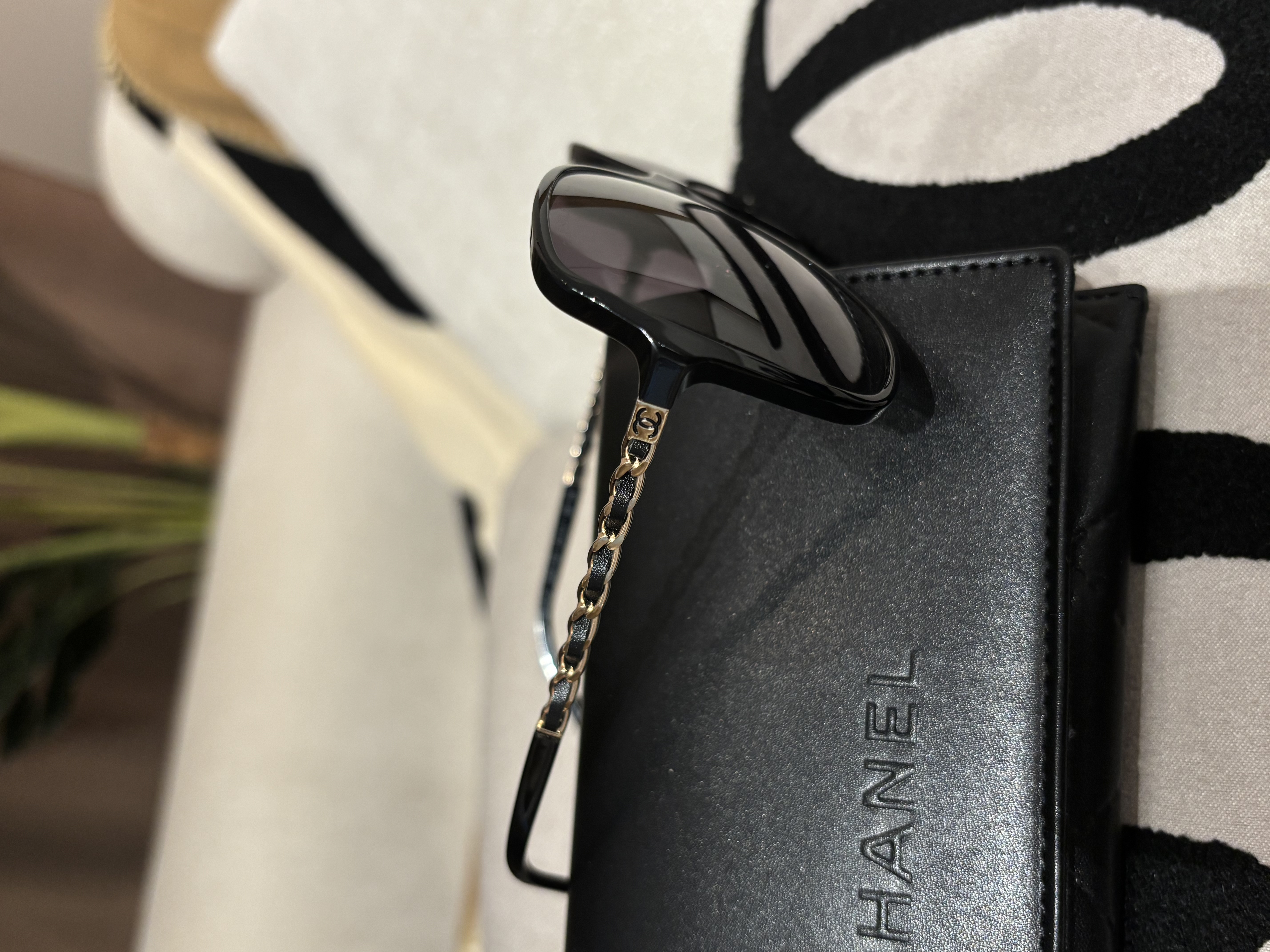 全新 Chanel Sunglasses 皮穿鏈 5210 太陽眼鏡100%Authentic, 全新未使用品 ✅Box