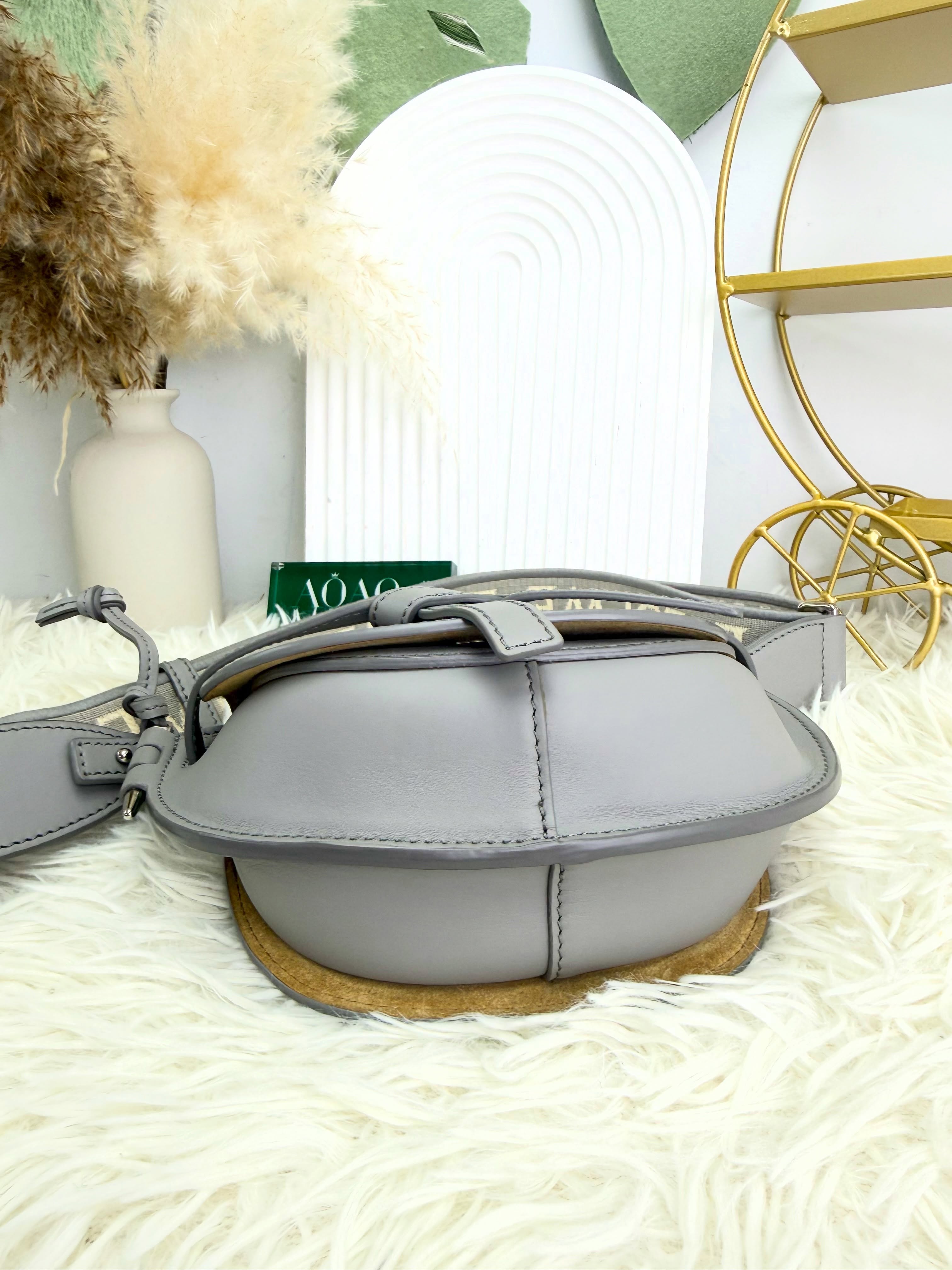 Loewe👜 PRE OWNED 🛍️mini gate 🩶