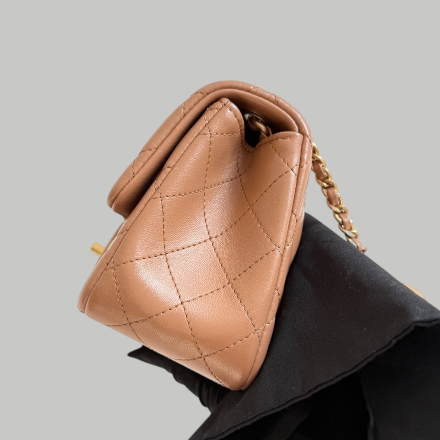 Chanel Lambskin焦糖啡金球