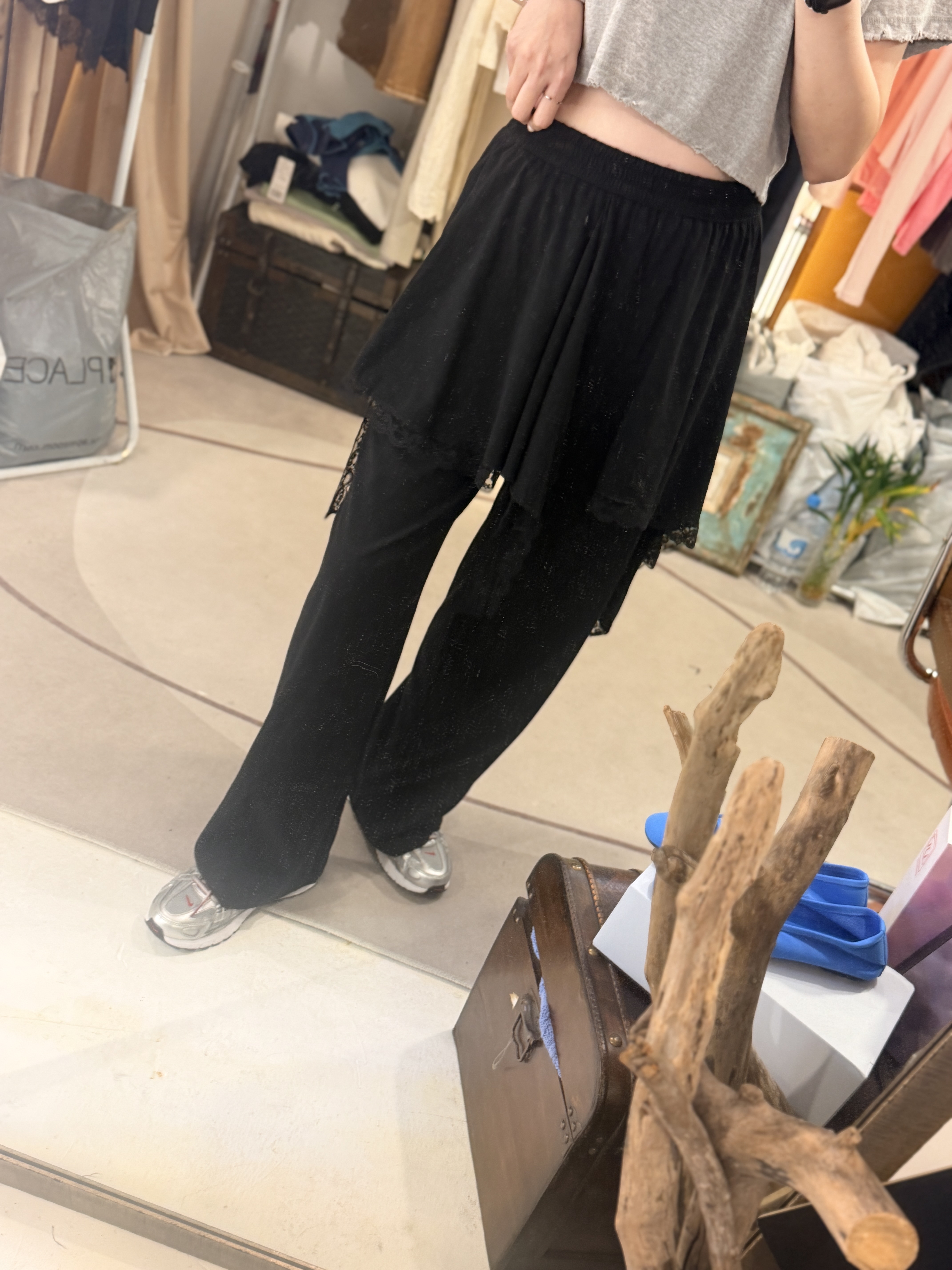 Sport pants w/ details skirt 