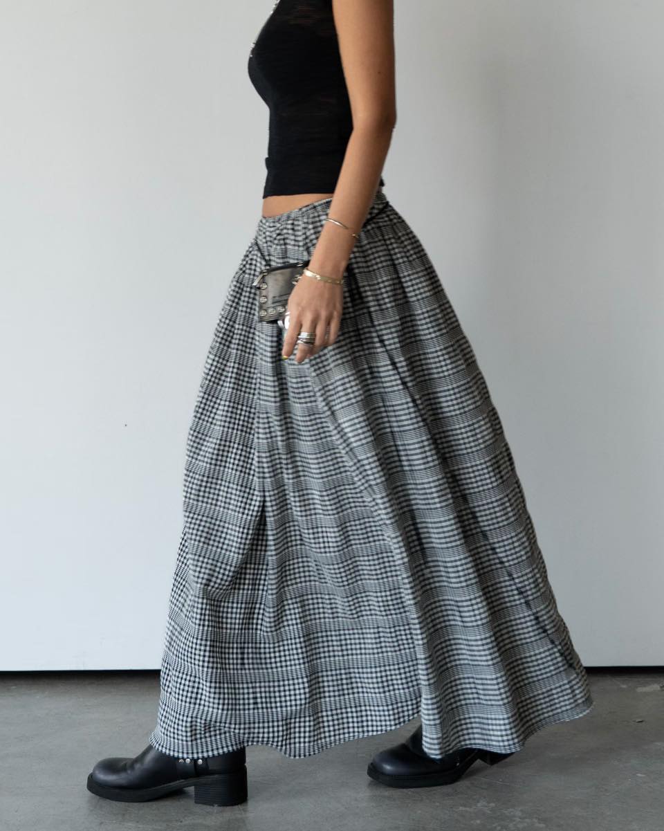 暗格紋大下擺半腰裙