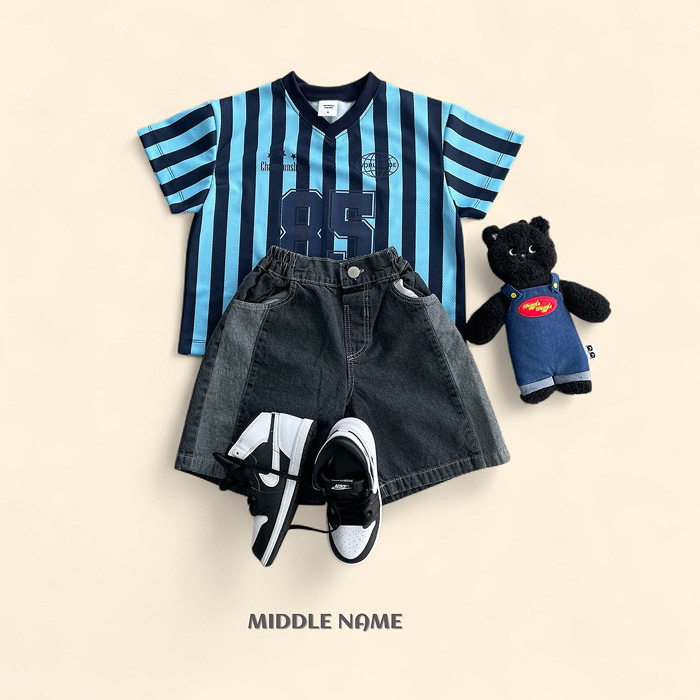 🇰🇷middle name tee