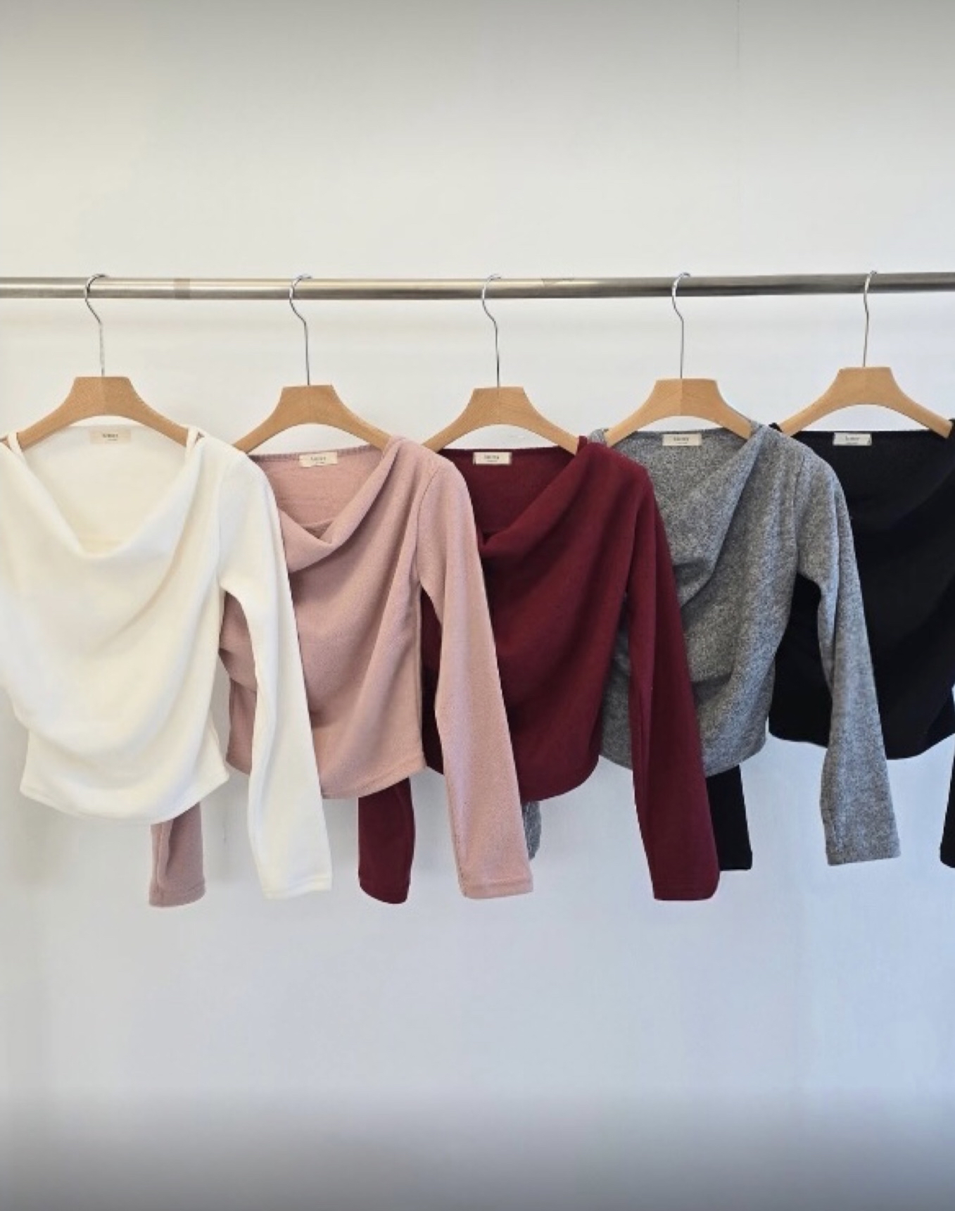 【 🥂約會專屬！滑捋捋毛絨～超氣質皺褶船領兩穿上衣🥂🤍】For Dating 2-way Top(五色入)