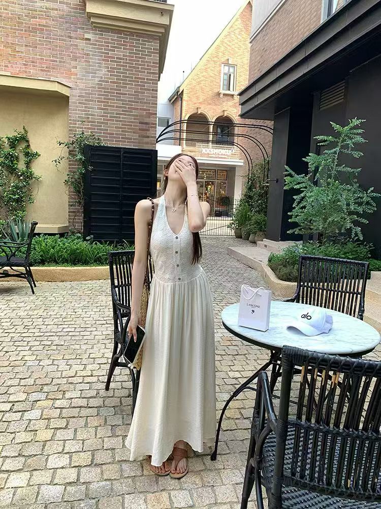 1747 French Beige Midi Dress Freesize 法式温柔杏色挂脖裙