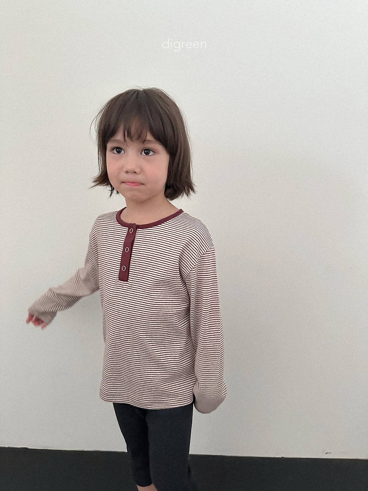 Digreen | henley neck aletty tee