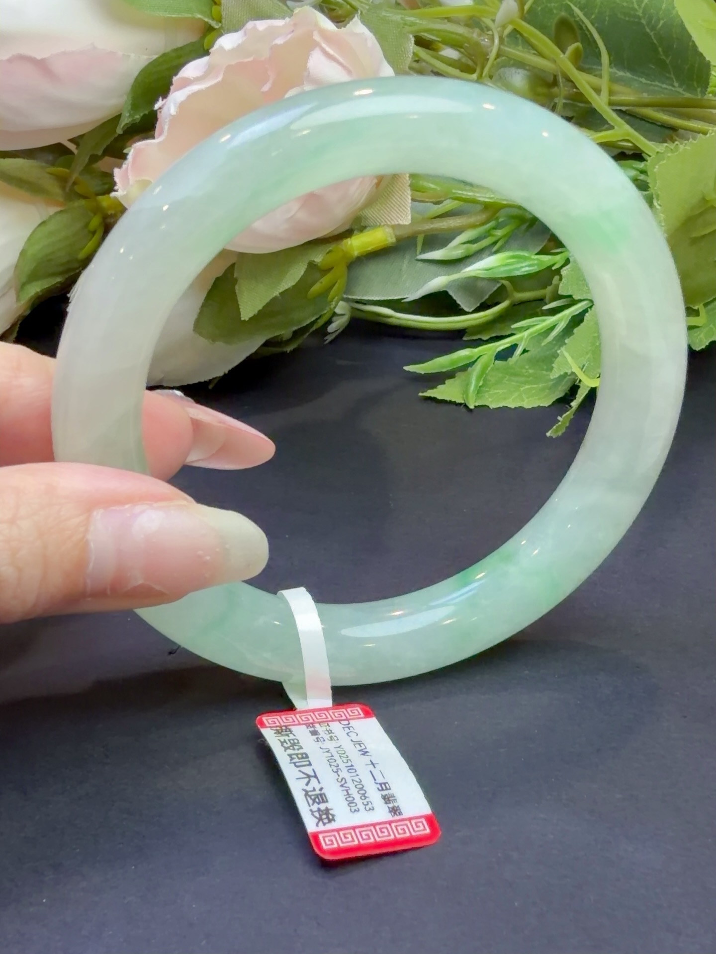 立春全场优惠！！🇲🇾超值Rm3600🉐🚫原价Rm4380.00冰胶金丝绿翡翠手镯 57*9*9mm 附证书#马来西亚翡翠 #怡保 #吉隆坡 #新山 #新加坡 翡翠手镯