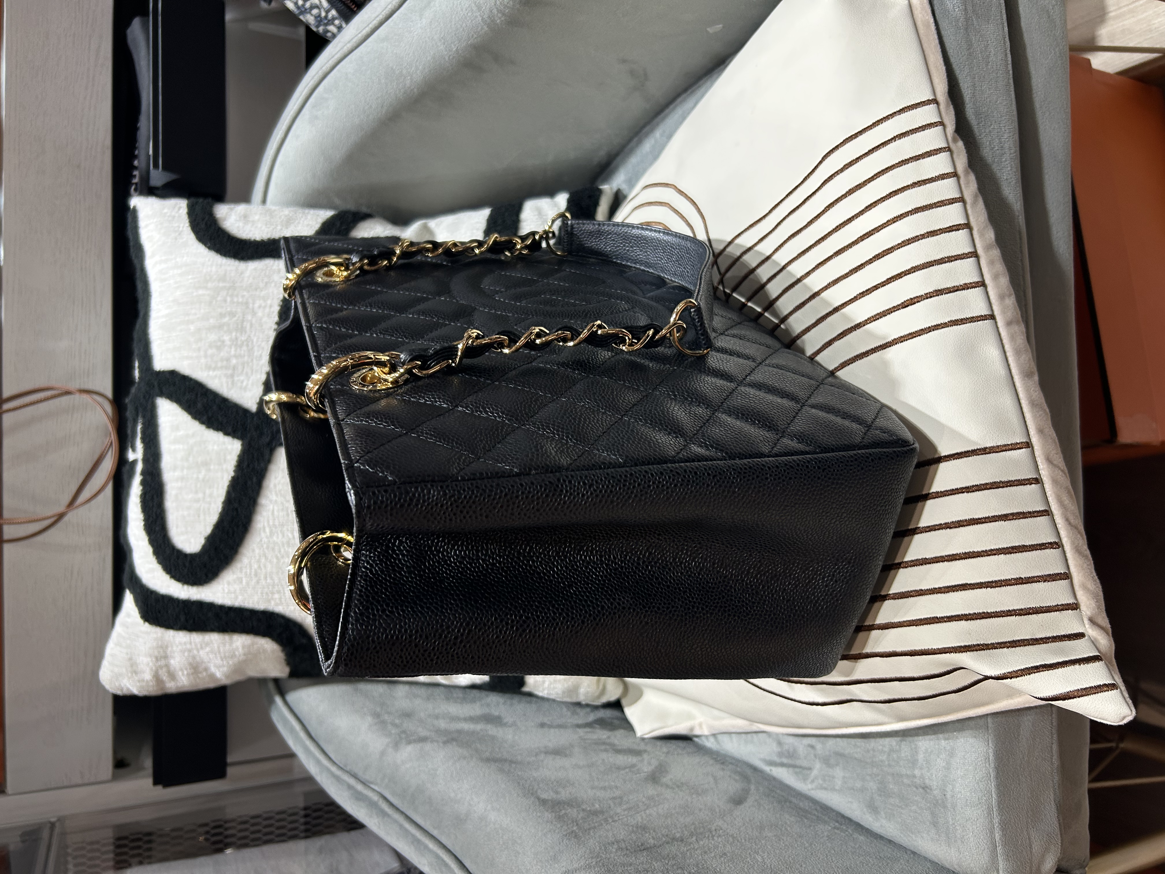 Chanel GST A50995 黑色荔枝牛皮金鏈 grand shopping tote ,100%Authentic, 98%New ☑️15Card☑️Dust bag