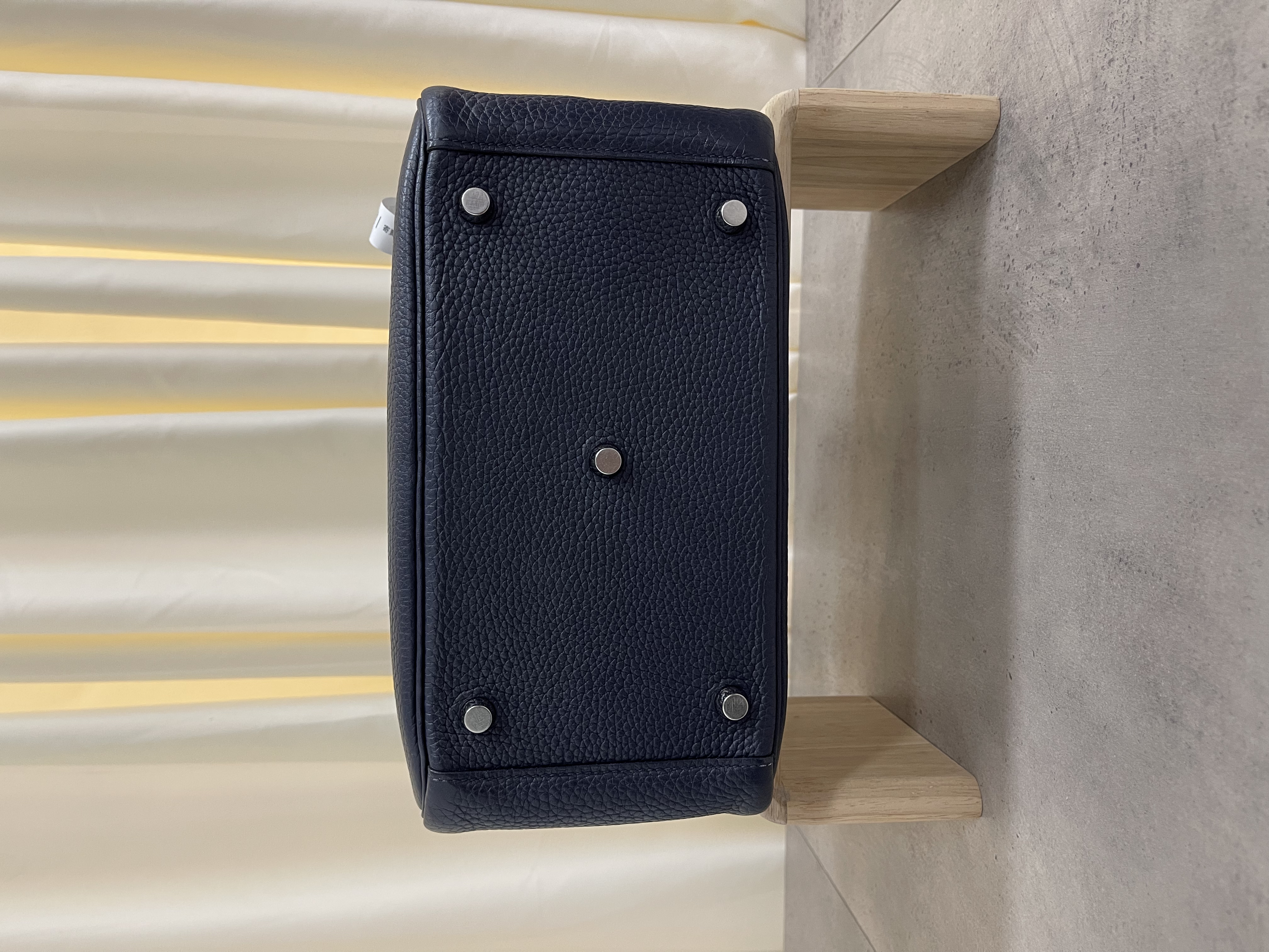 Pre-owned Hermes Lindy 26/ Stamp X/ Product Code: 26012411