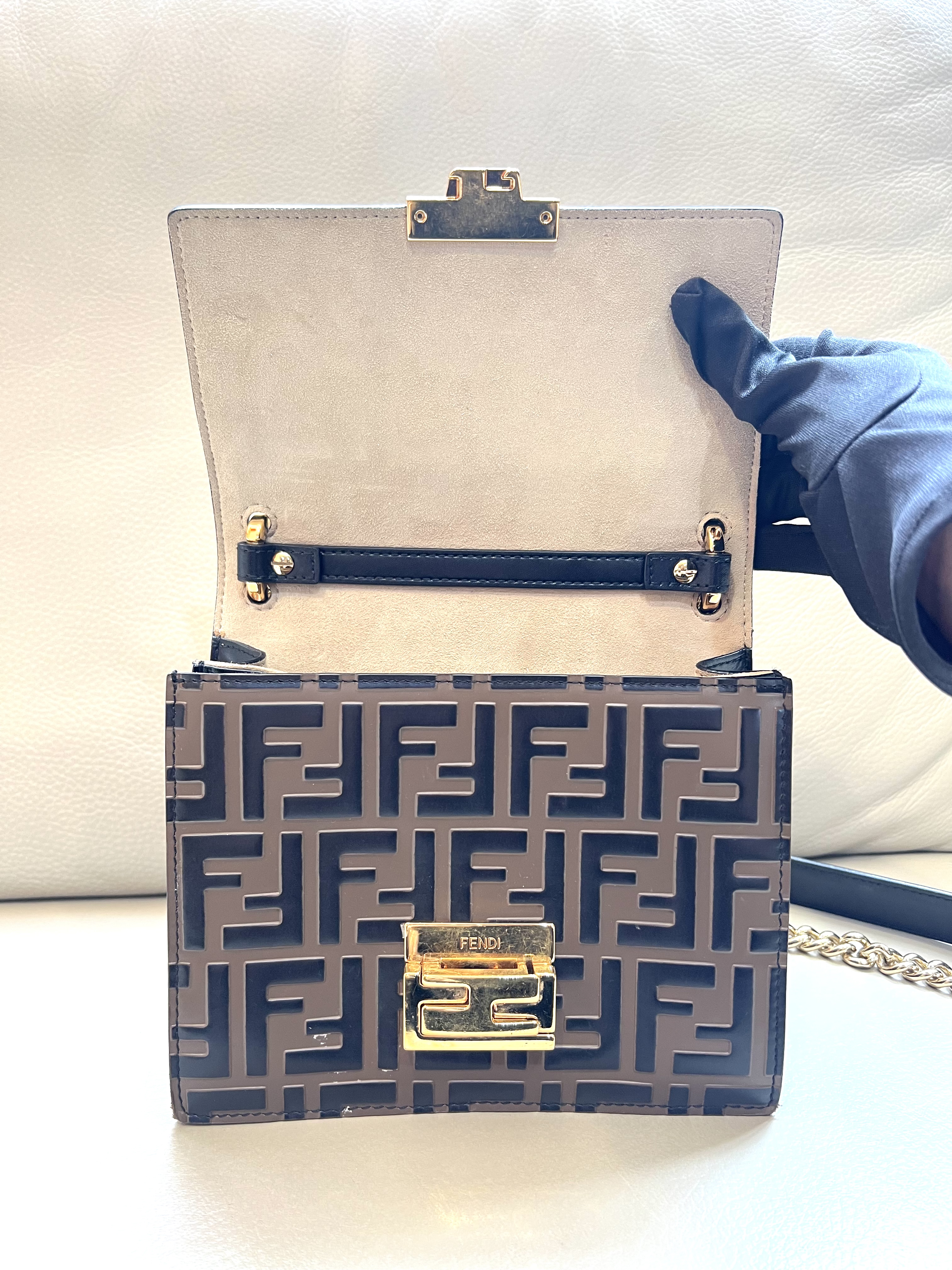 Pre-Owned FENDI Kan U Bag / Product Code: 26041630