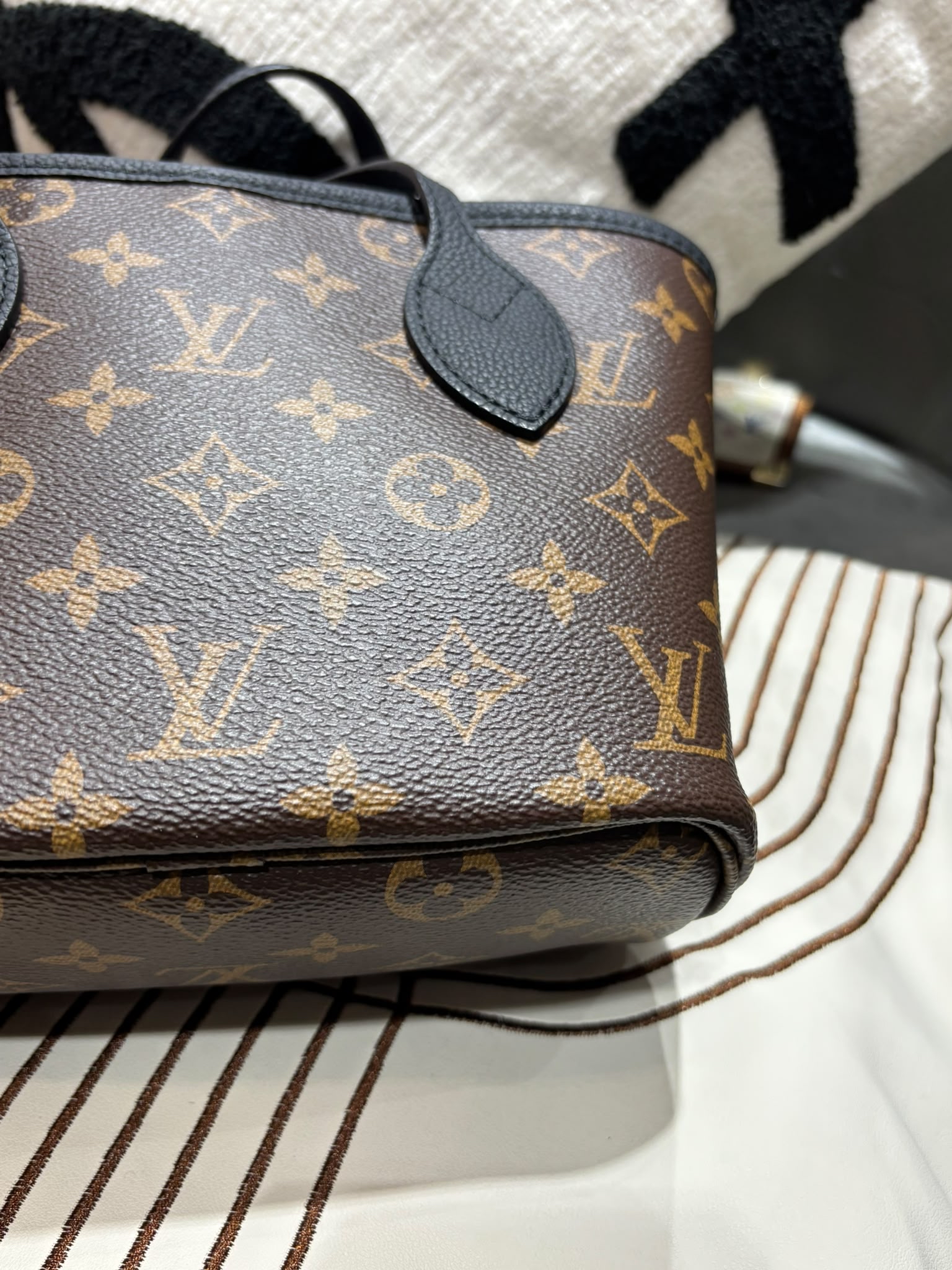 LV Neverfull Inside out bb leather100%Authentic, 99%New ✅pouch ✅Dust bag✅Box