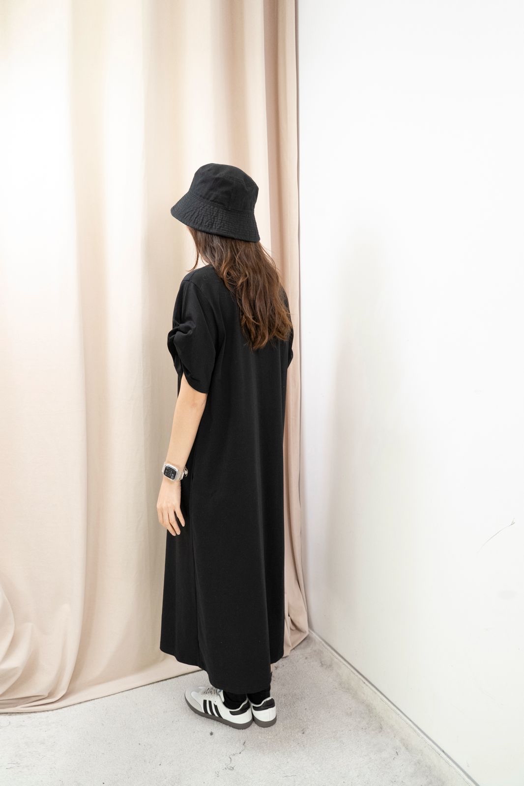 花束手袖連身裙（黑色）